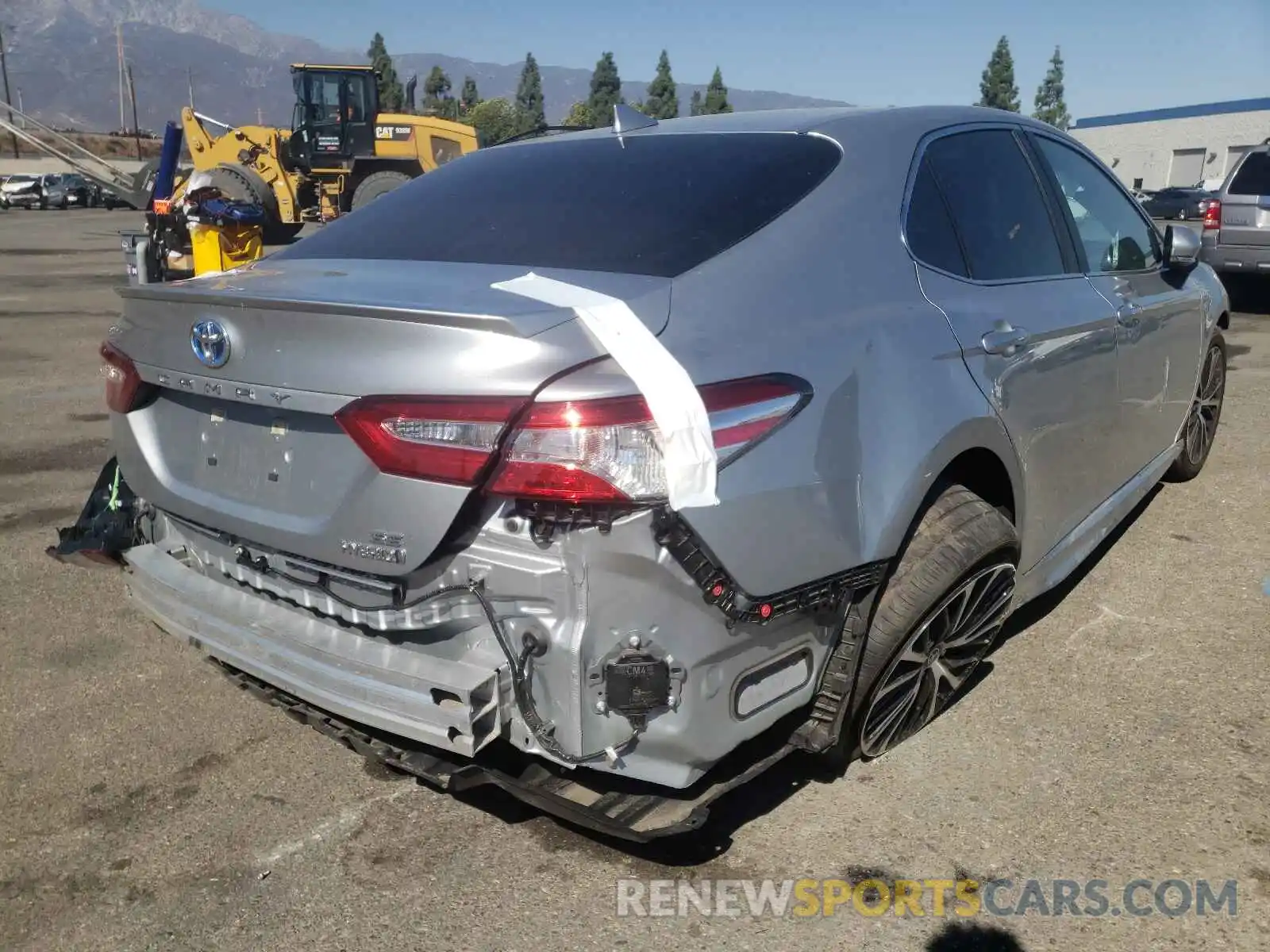 4 Photograph of a damaged car 4T1J31AK1LU016850 TOYOTA CAMRY 2020