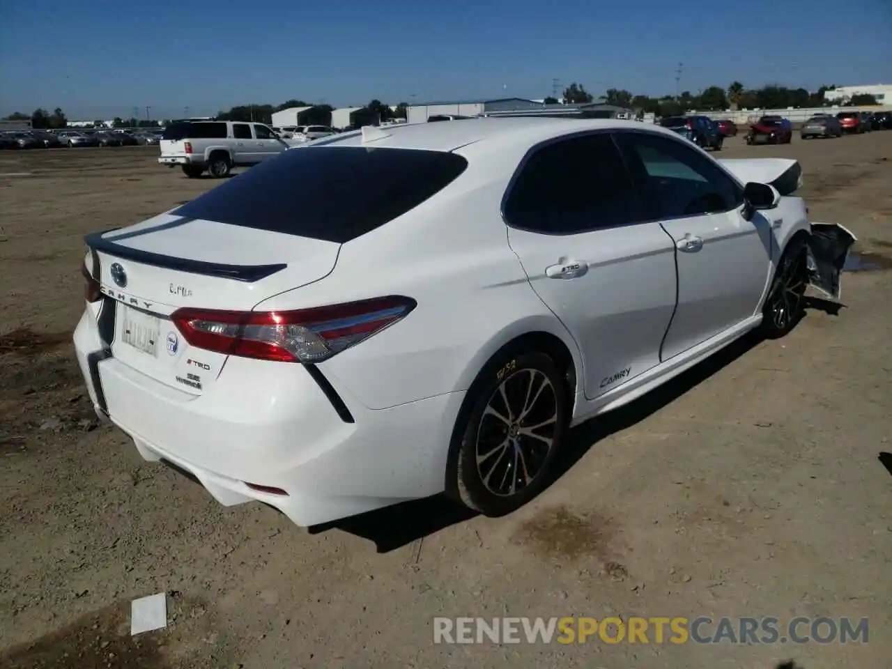 4 Photograph of a damaged car 4T1J31AK1LU544114 TOYOTA CAMRY 2020