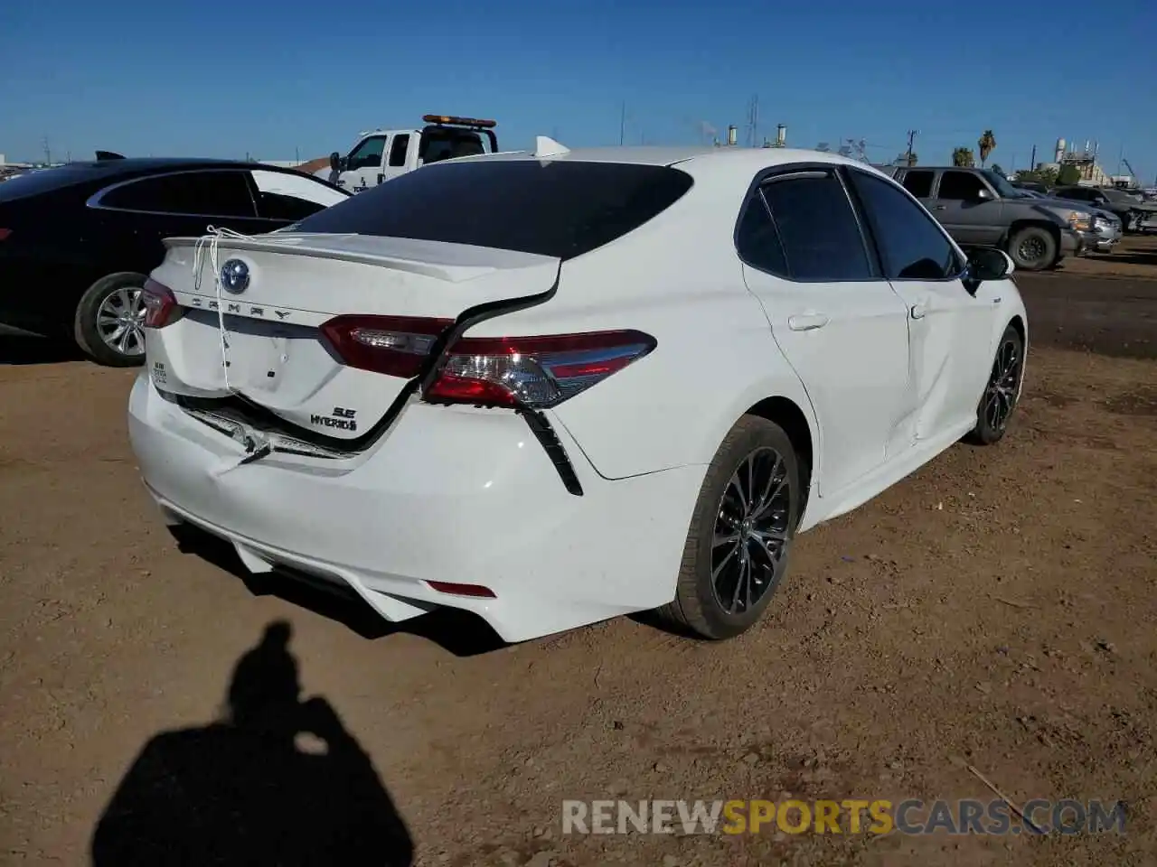 4 Photograph of a damaged car 4T1J31AK2LU009745 TOYOTA CAMRY 2020