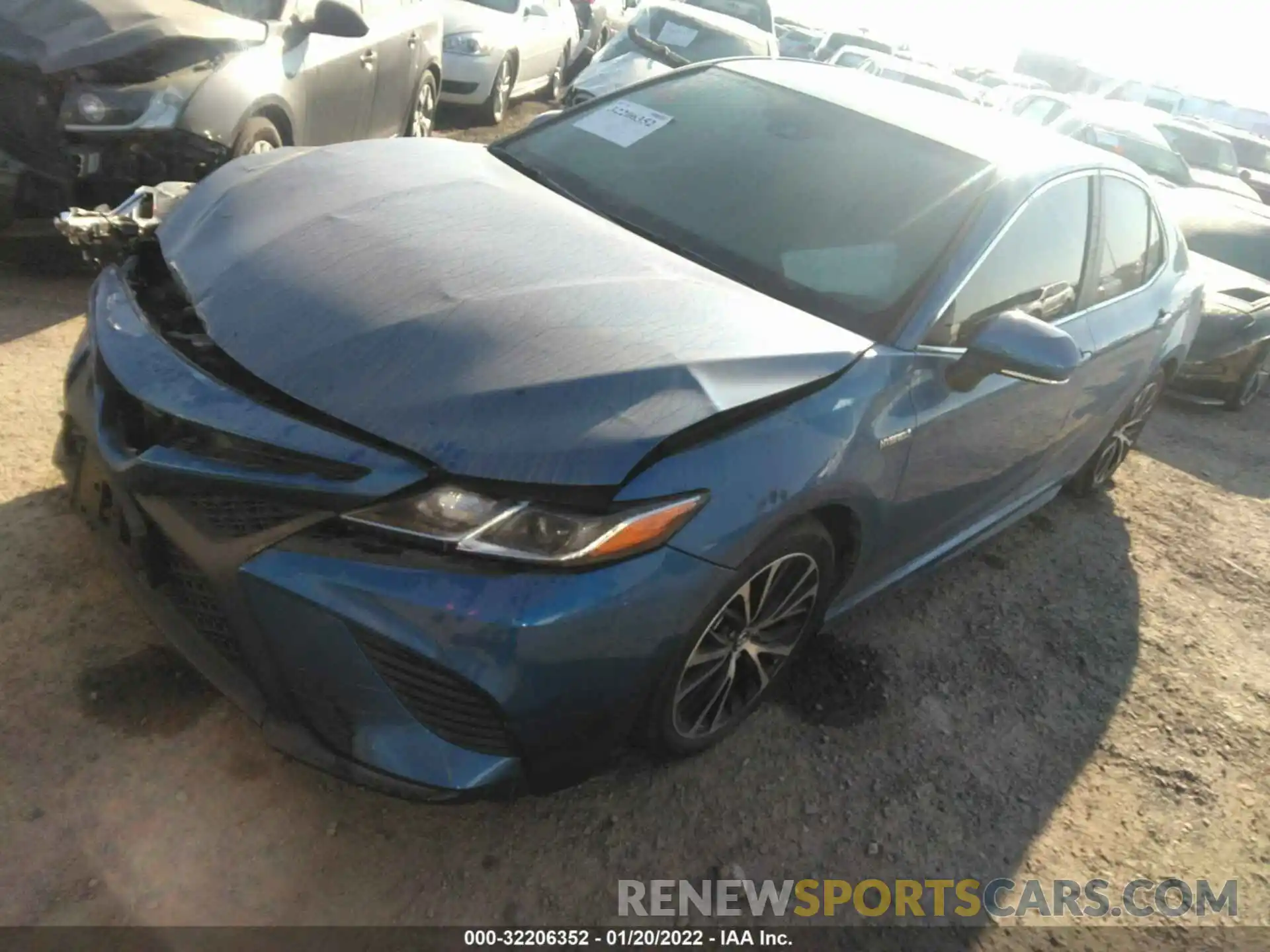 2 Photograph of a damaged car 4T1J31AK2LU013245 TOYOTA CAMRY 2020