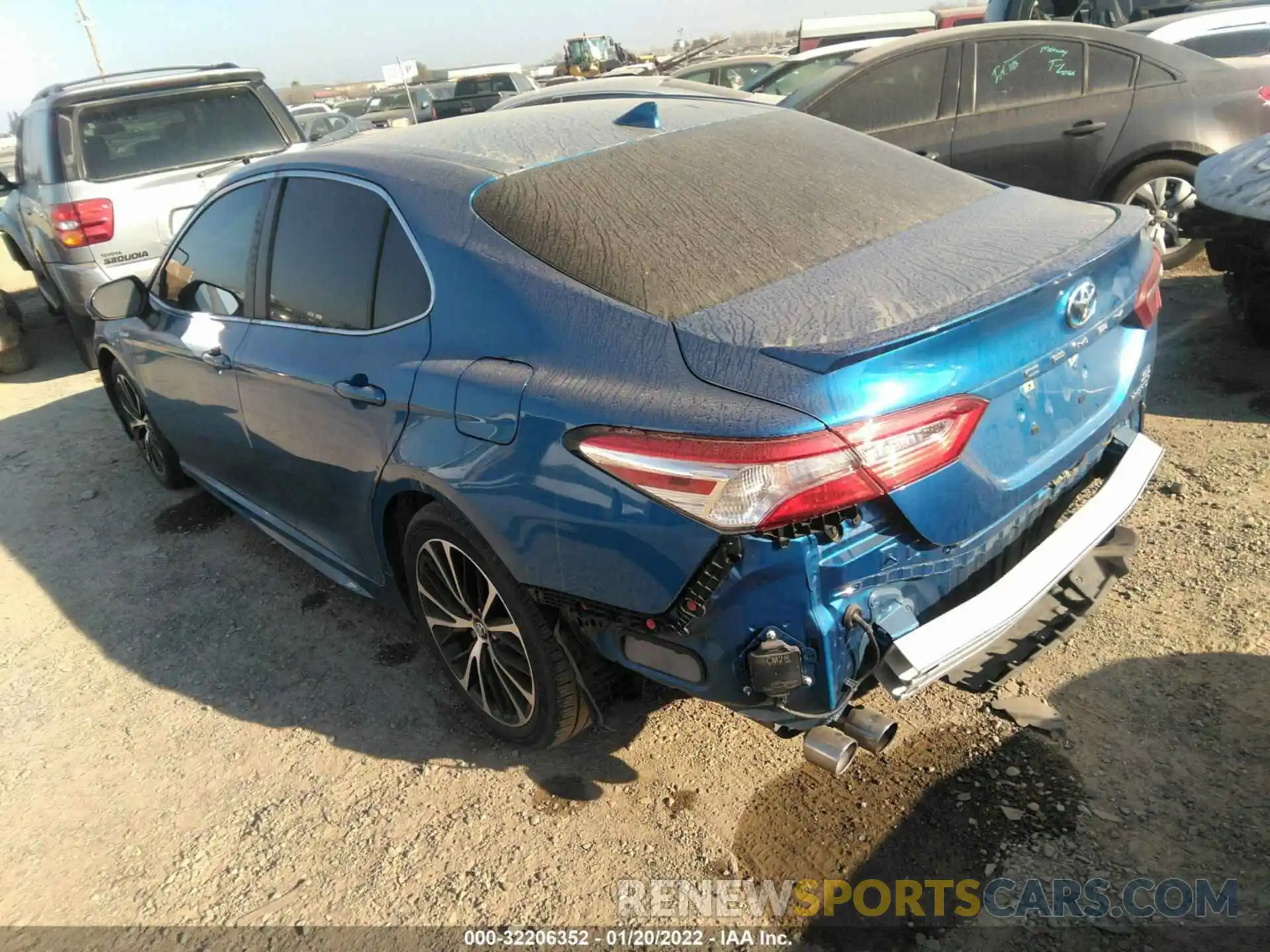 3 Photograph of a damaged car 4T1J31AK2LU013245 TOYOTA CAMRY 2020