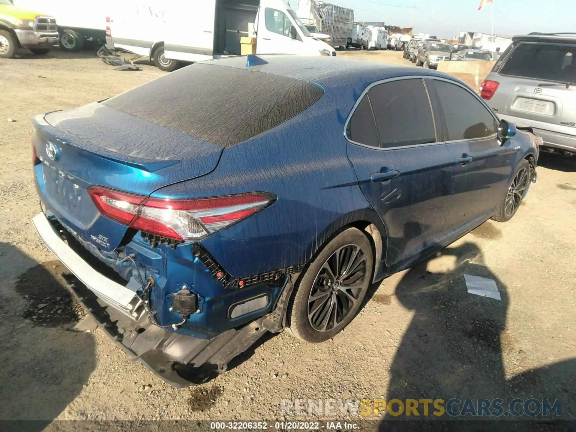 4 Фотография поврежденного автомобиля 4T1J31AK2LU013245 TOYOTA CAMRY 2020