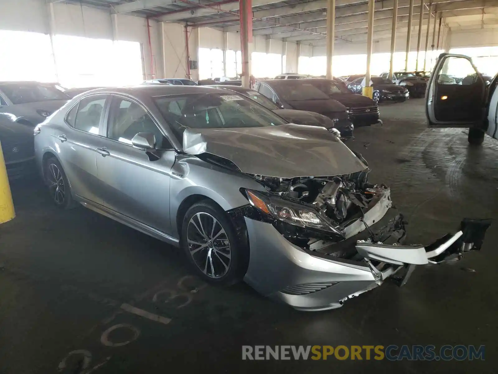 1 Photograph of a damaged car 4T1J31AK2LU014167 TOYOTA CAMRY 2020