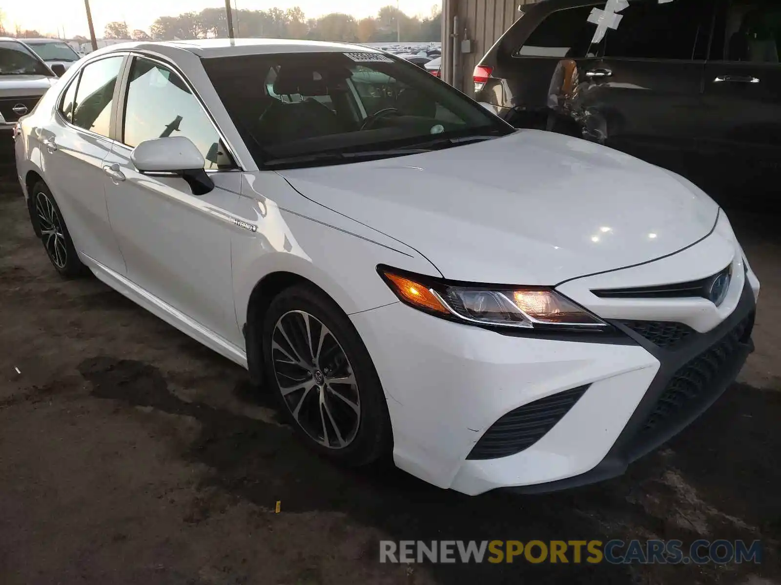 1 Photograph of a damaged car 4T1J31AK2LU521067 TOYOTA CAMRY 2020