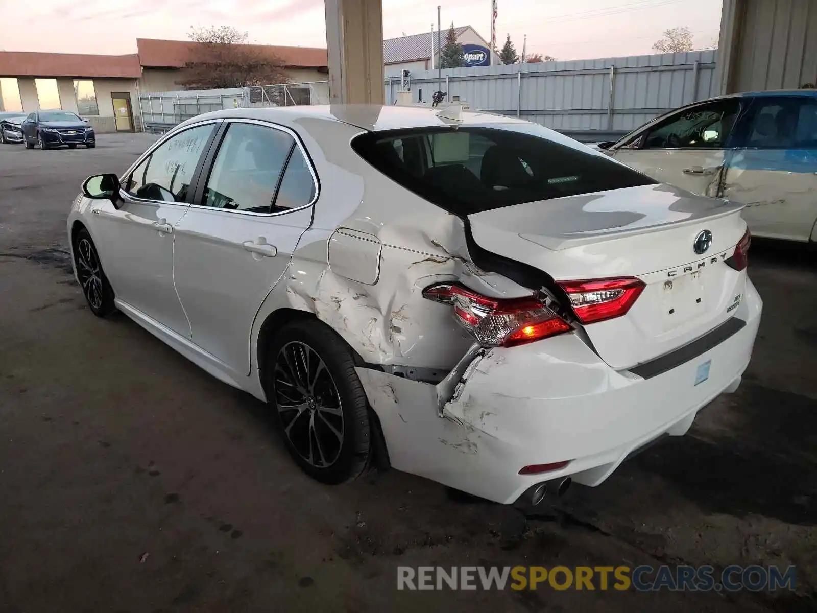 3 Photograph of a damaged car 4T1J31AK2LU521067 TOYOTA CAMRY 2020