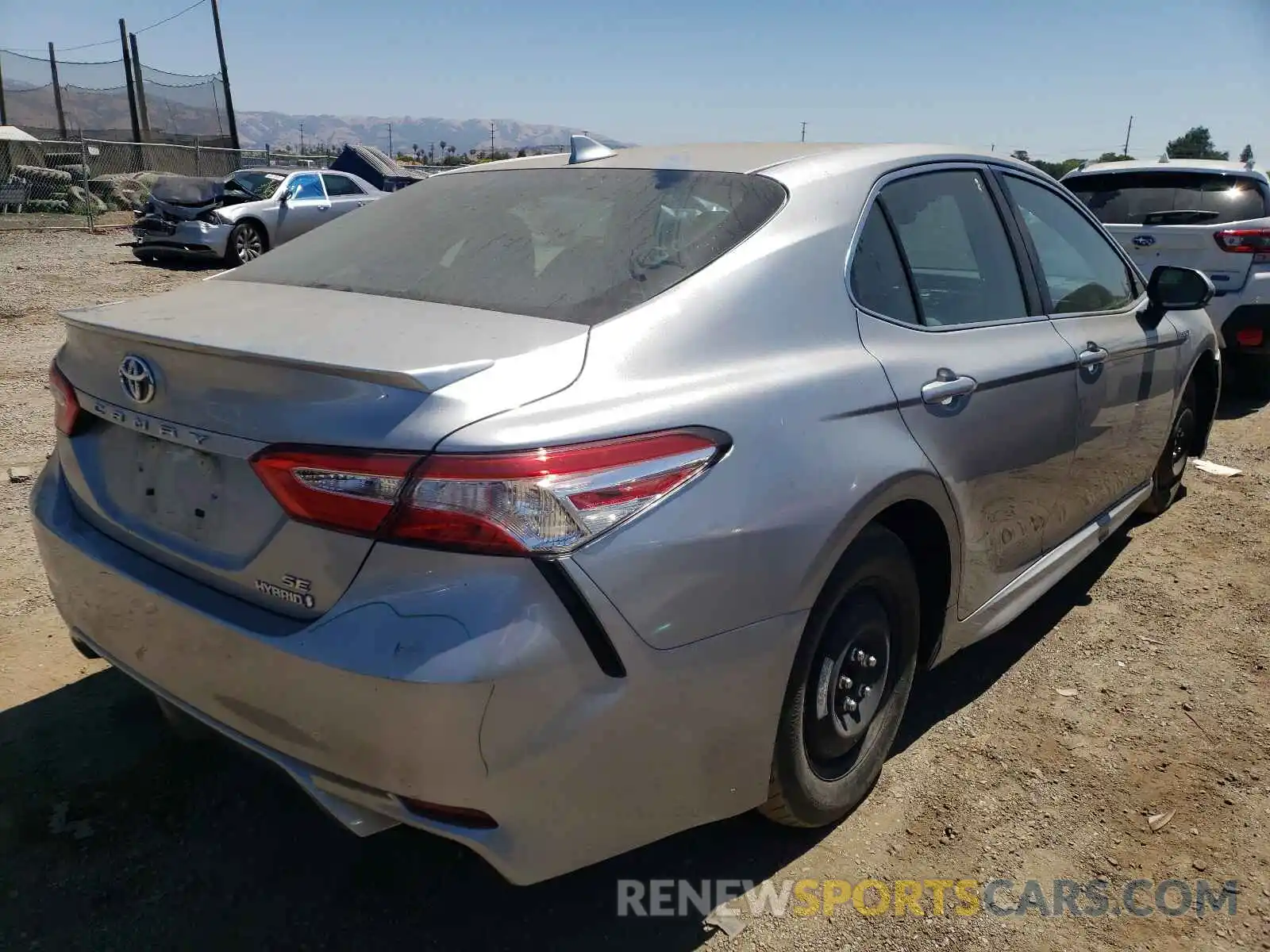 4 Photograph of a damaged car 4T1J31AK2LU534529 TOYOTA CAMRY 2020