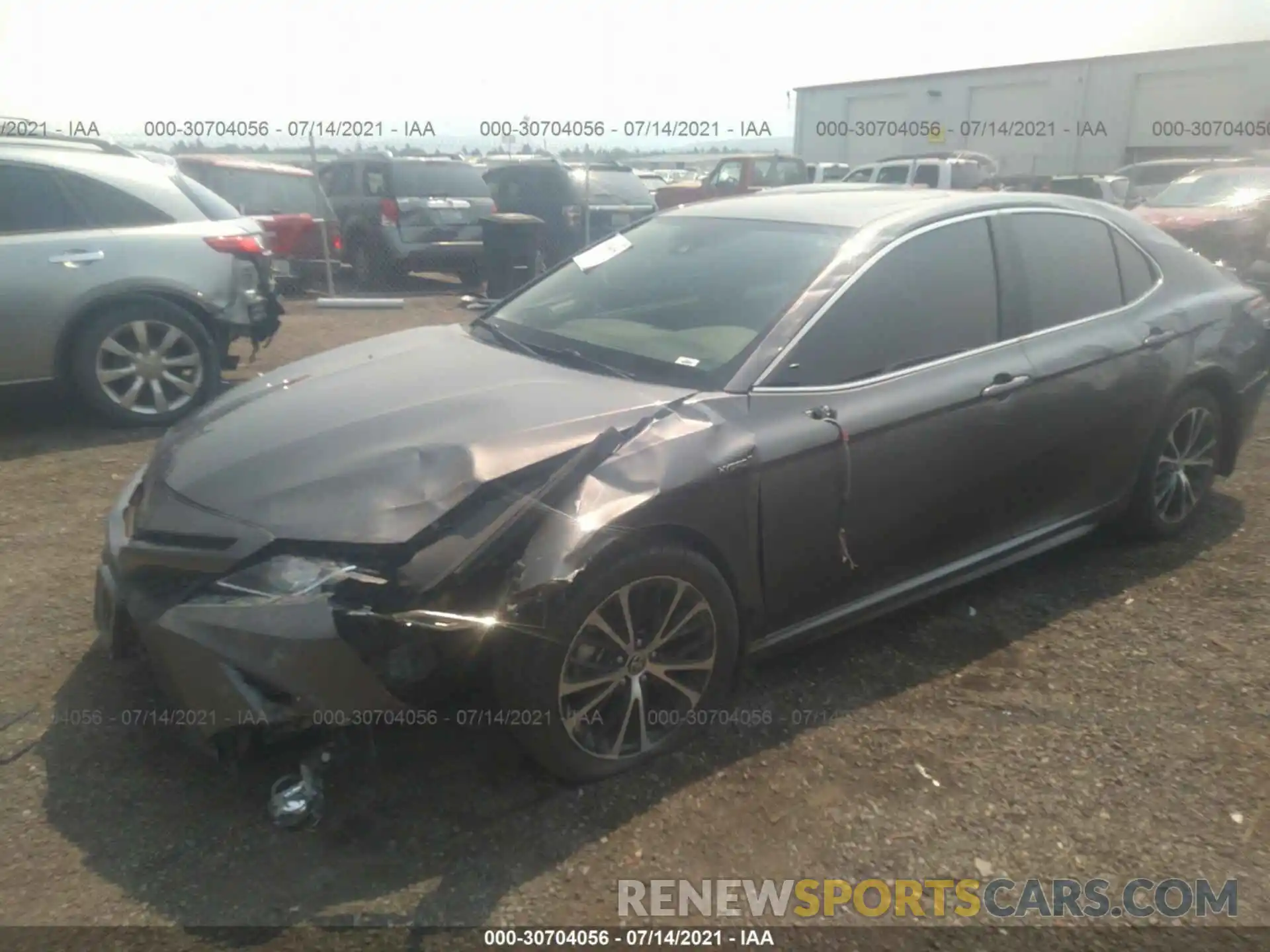 2 Photograph of a damaged car 4T1J31AK2LU541285 TOYOTA CAMRY 2020