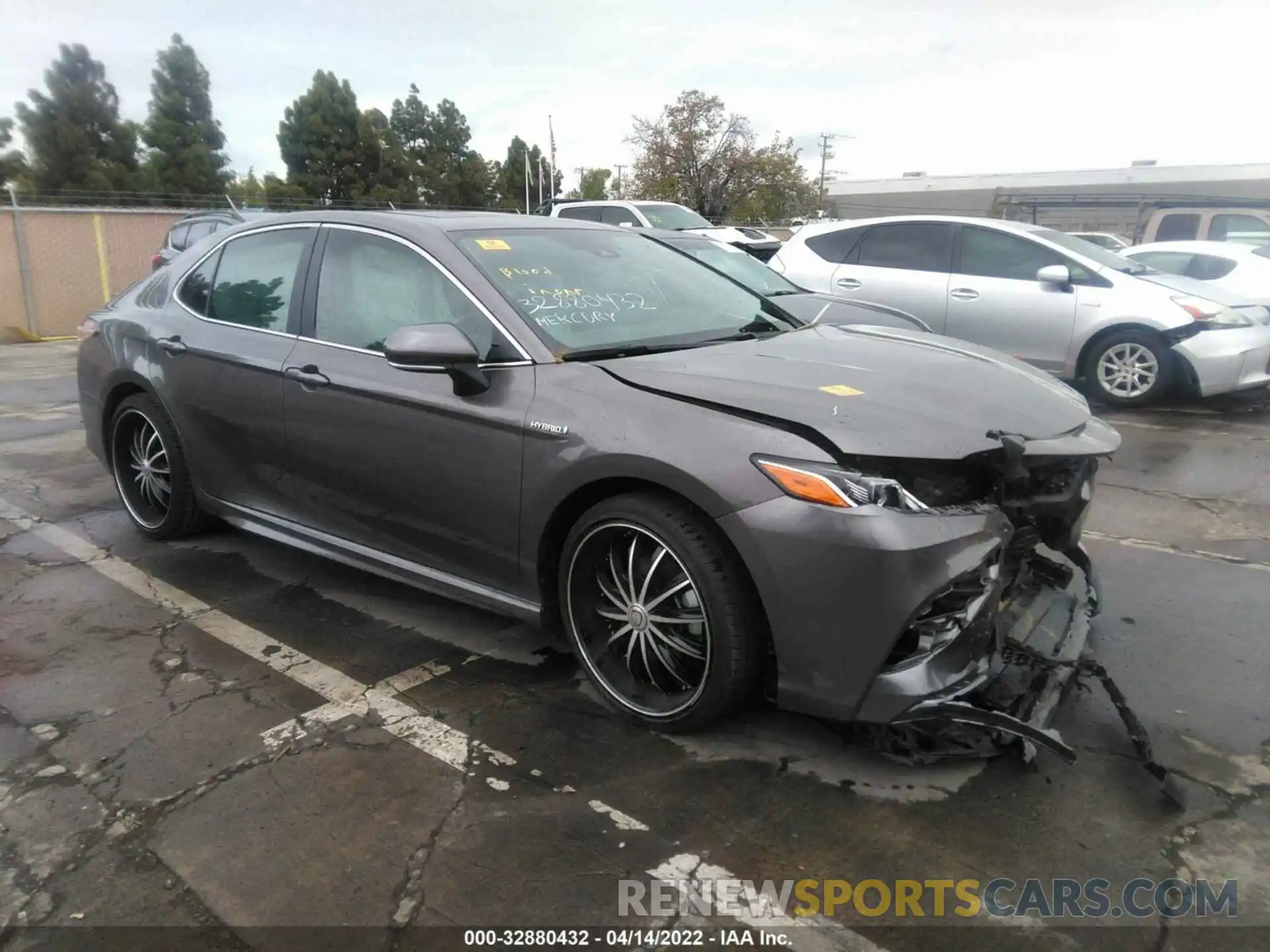 1 Photograph of a damaged car 4T1J31AK2LU542176 TOYOTA CAMRY 2020