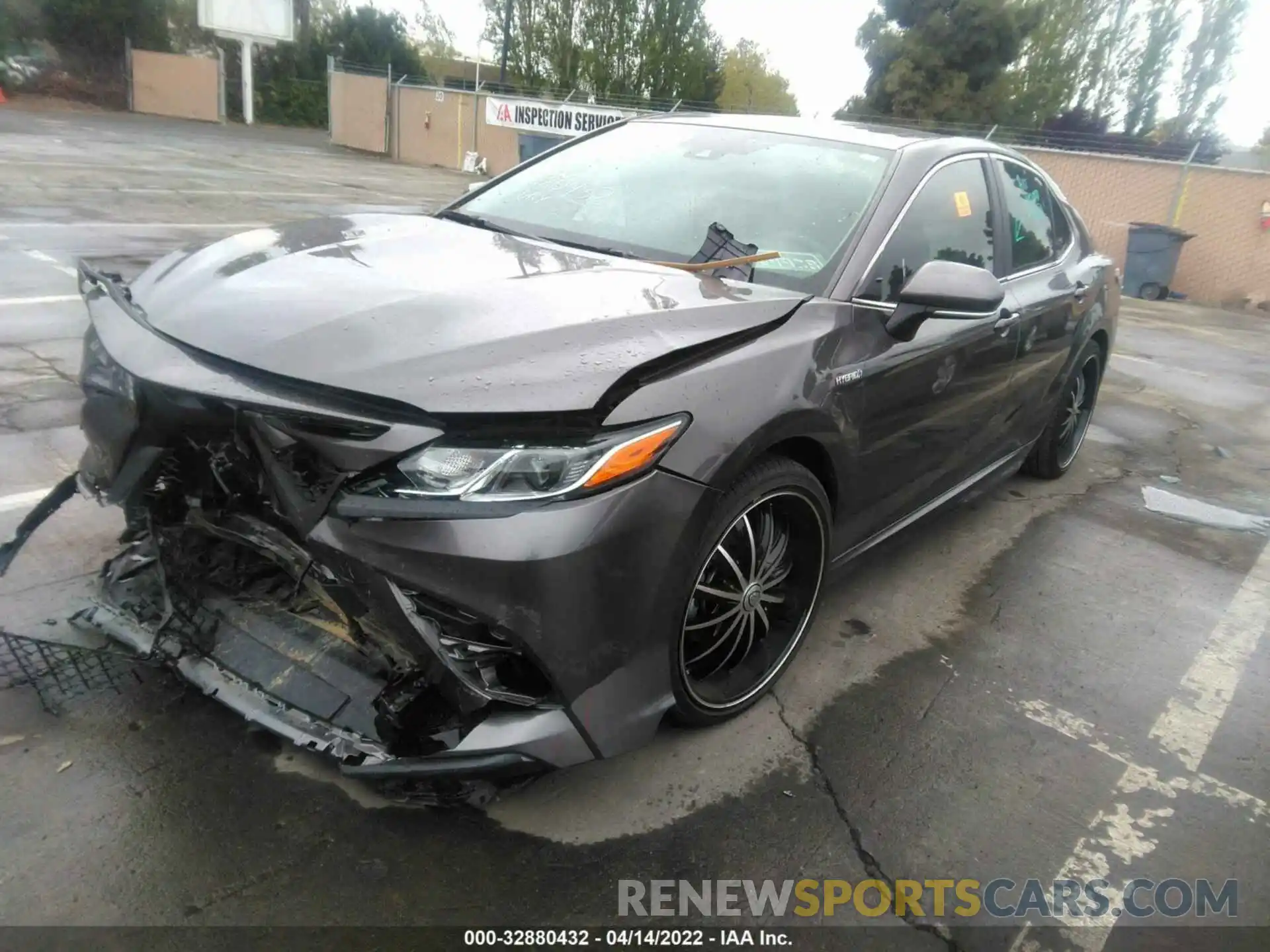 2 Photograph of a damaged car 4T1J31AK2LU542176 TOYOTA CAMRY 2020