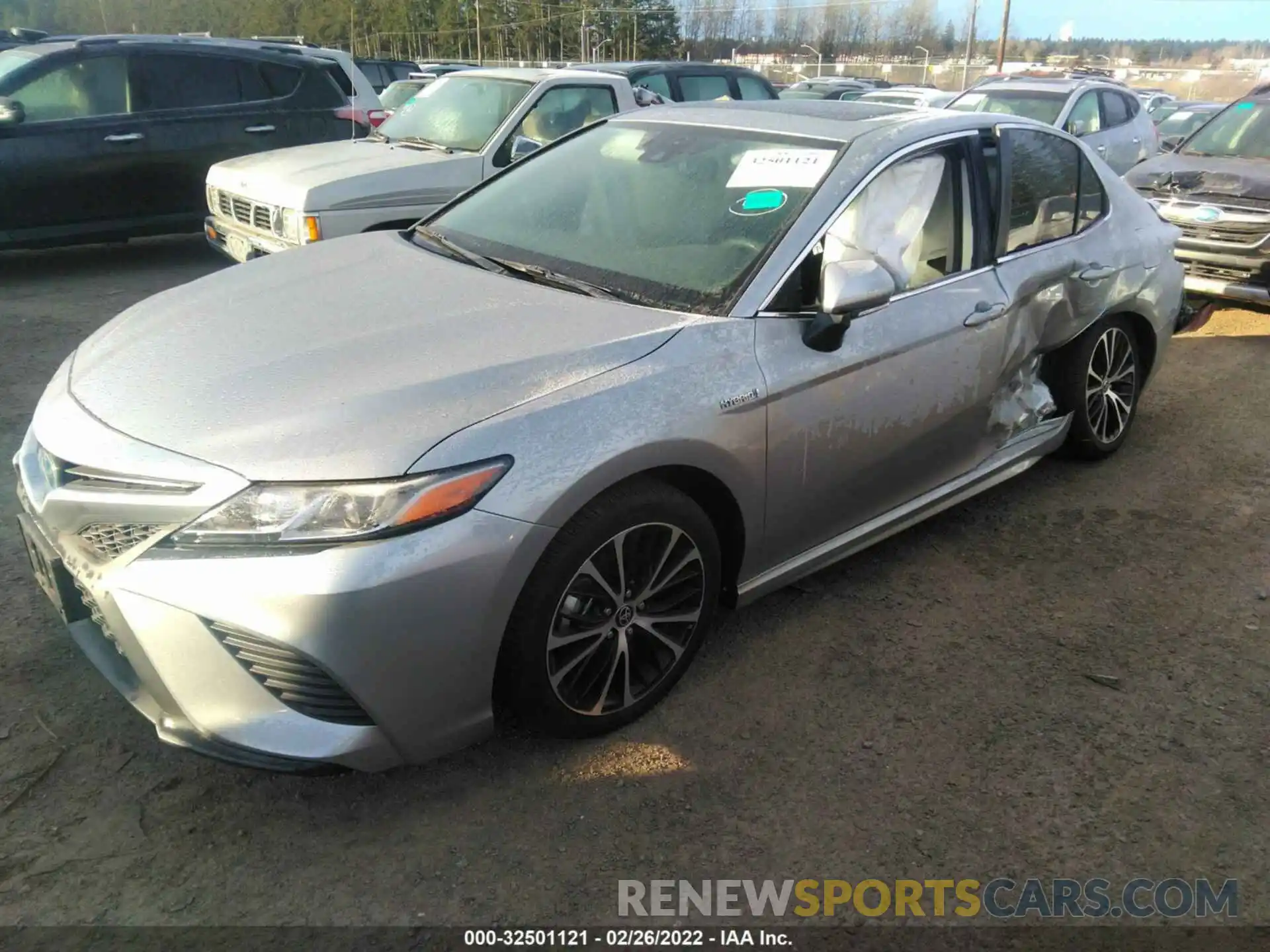 2 Photograph of a damaged car 4T1J31AK2LU543313 TOYOTA CAMRY 2020