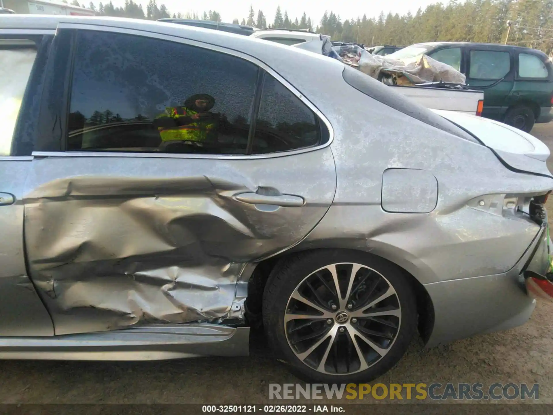 6 Photograph of a damaged car 4T1J31AK2LU543313 TOYOTA CAMRY 2020