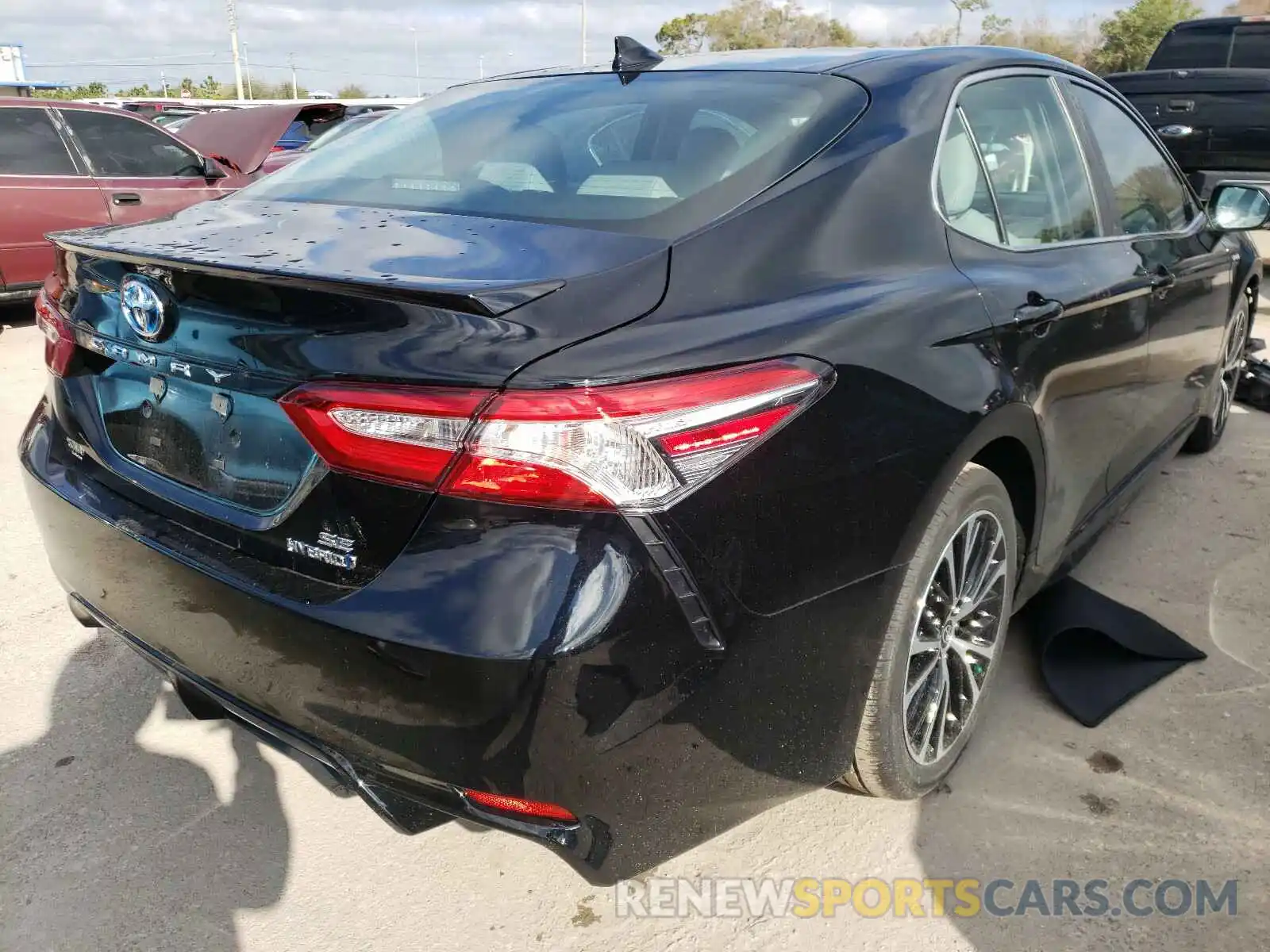 4 Photograph of a damaged car 4T1J31AK2LU545031 TOYOTA CAMRY 2020