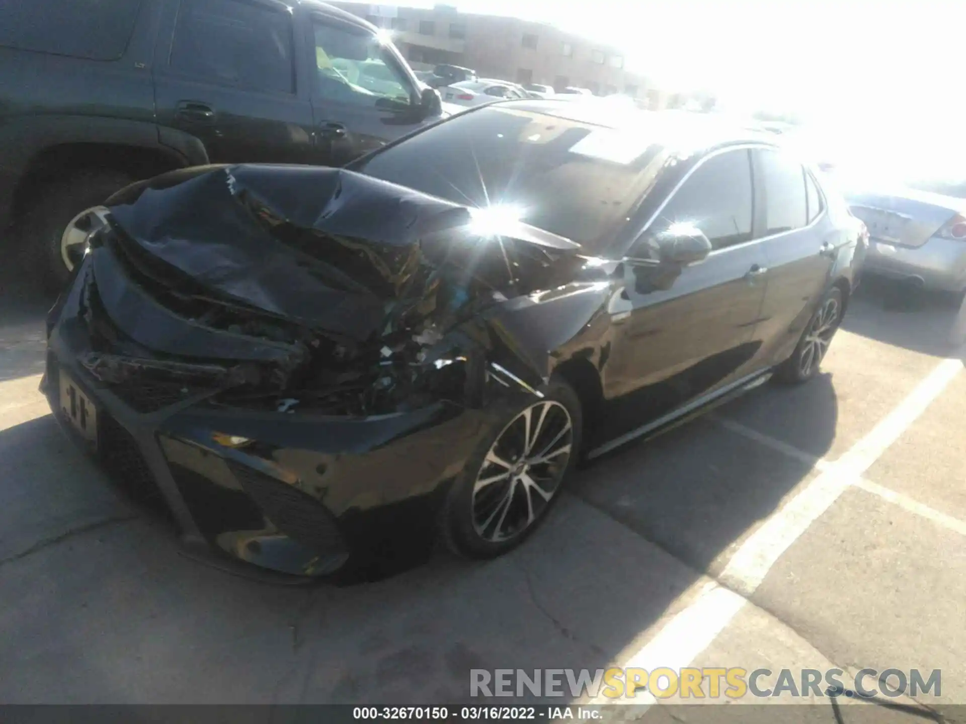 2 Photograph of a damaged car 4T1J31AK2LU546096 TOYOTA CAMRY 2020