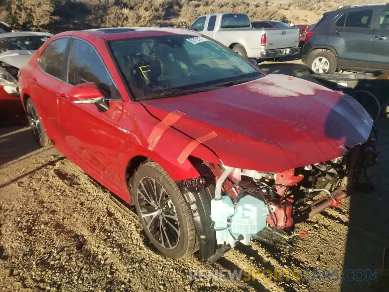 1 Photograph of a damaged car 4T1J31AK3LU010631 TOYOTA CAMRY 2020