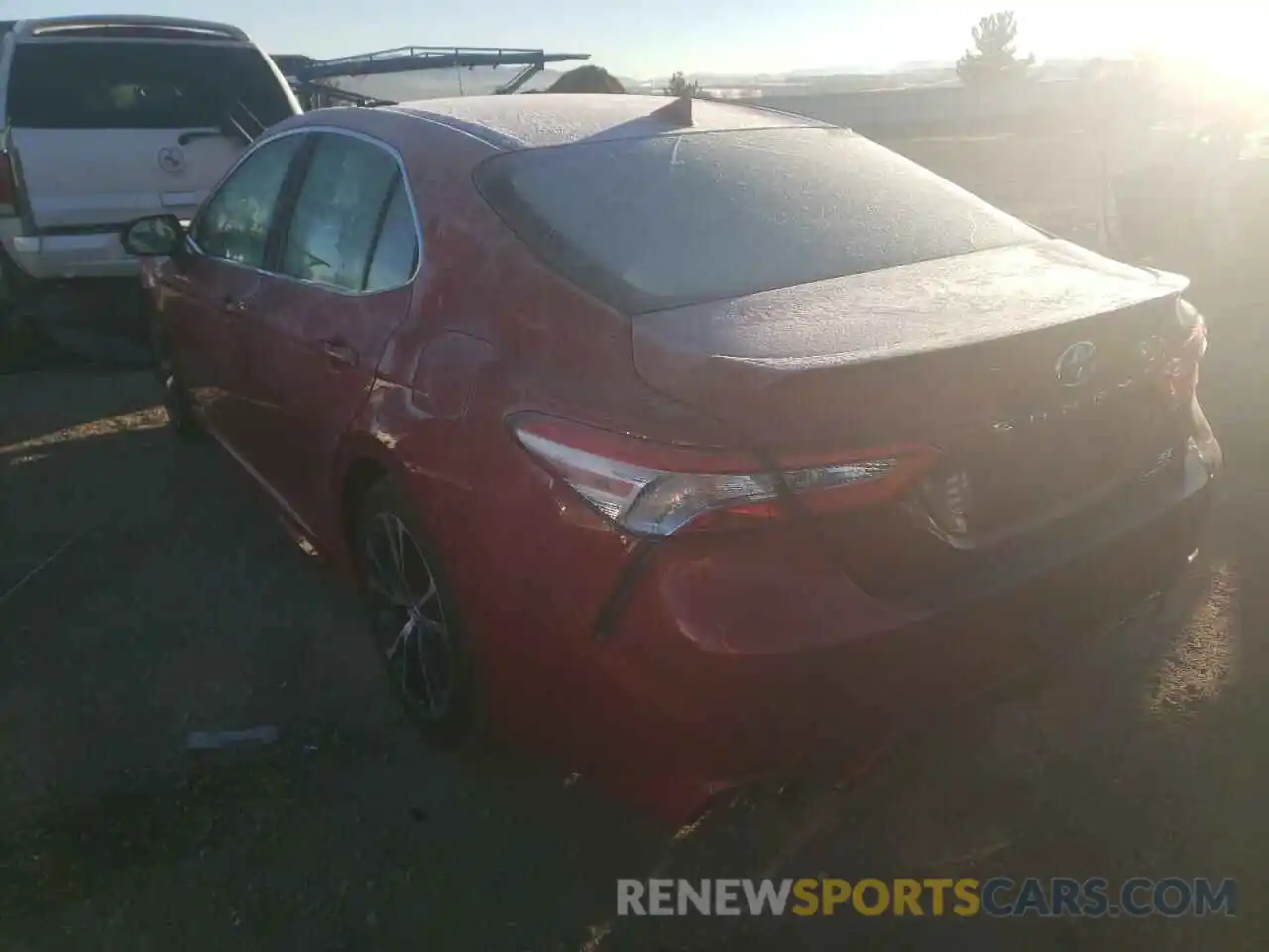 3 Photograph of a damaged car 4T1J31AK3LU010631 TOYOTA CAMRY 2020