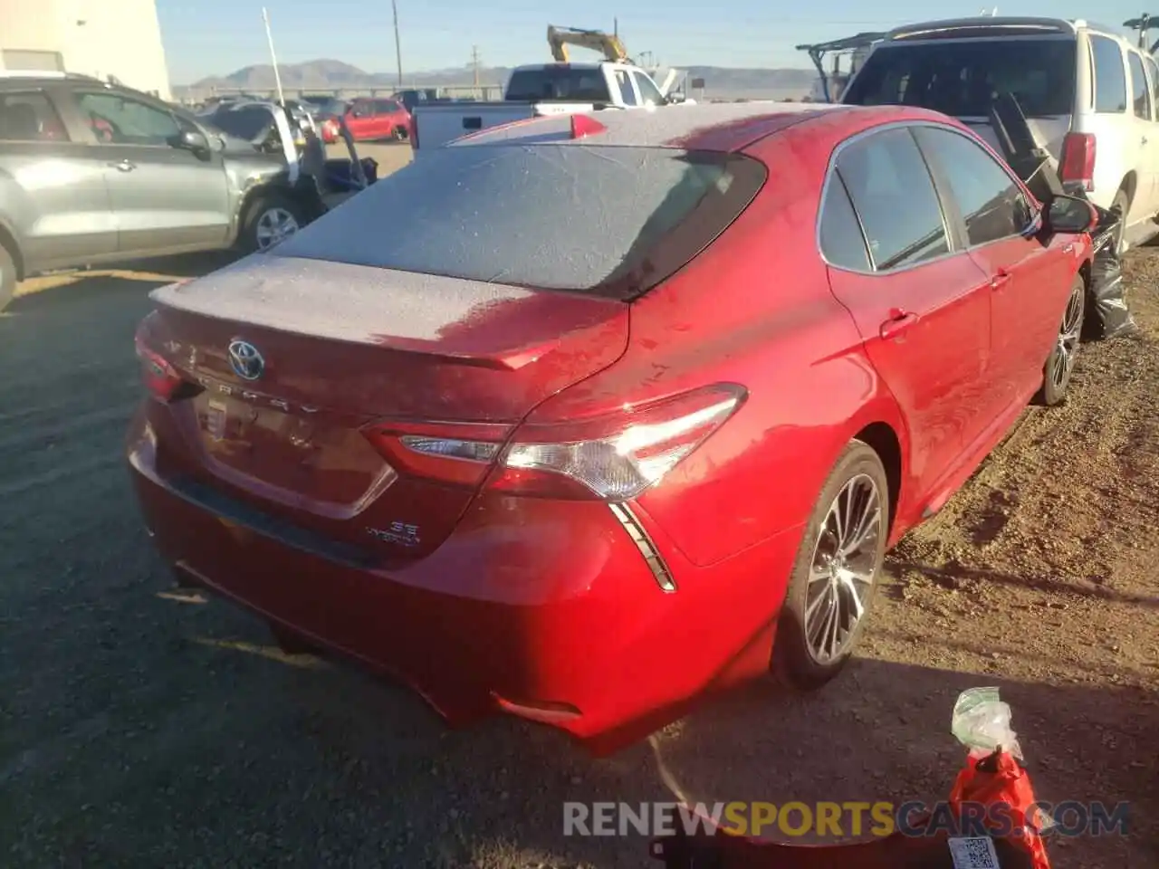 4 Photograph of a damaged car 4T1J31AK3LU010631 TOYOTA CAMRY 2020