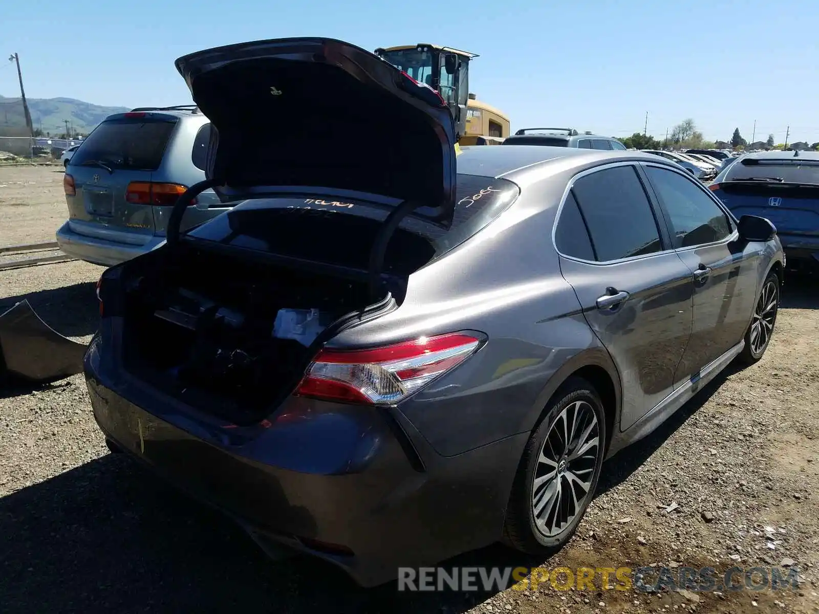 4 Photograph of a damaged car 4T1J31AK3LU526259 TOYOTA CAMRY 2020