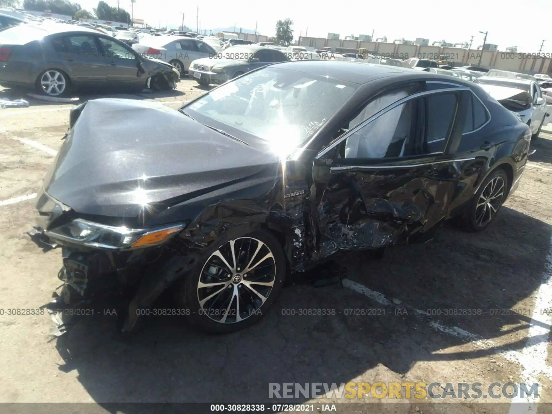 2 Photograph of a damaged car 4T1J31AK3LU545345 TOYOTA CAMRY 2020