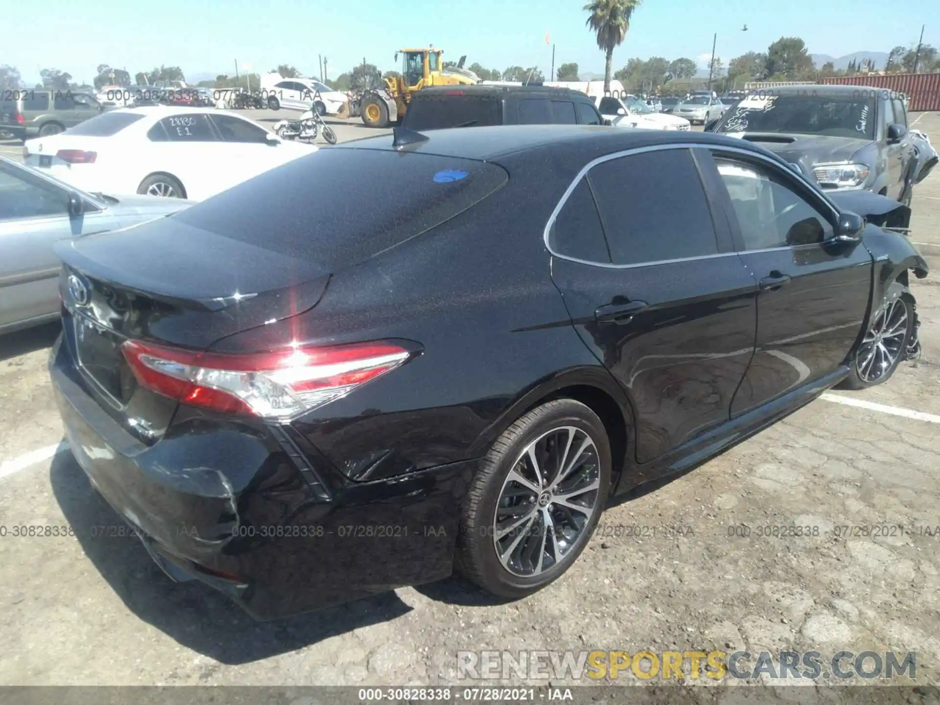 4 Photograph of a damaged car 4T1J31AK3LU545345 TOYOTA CAMRY 2020