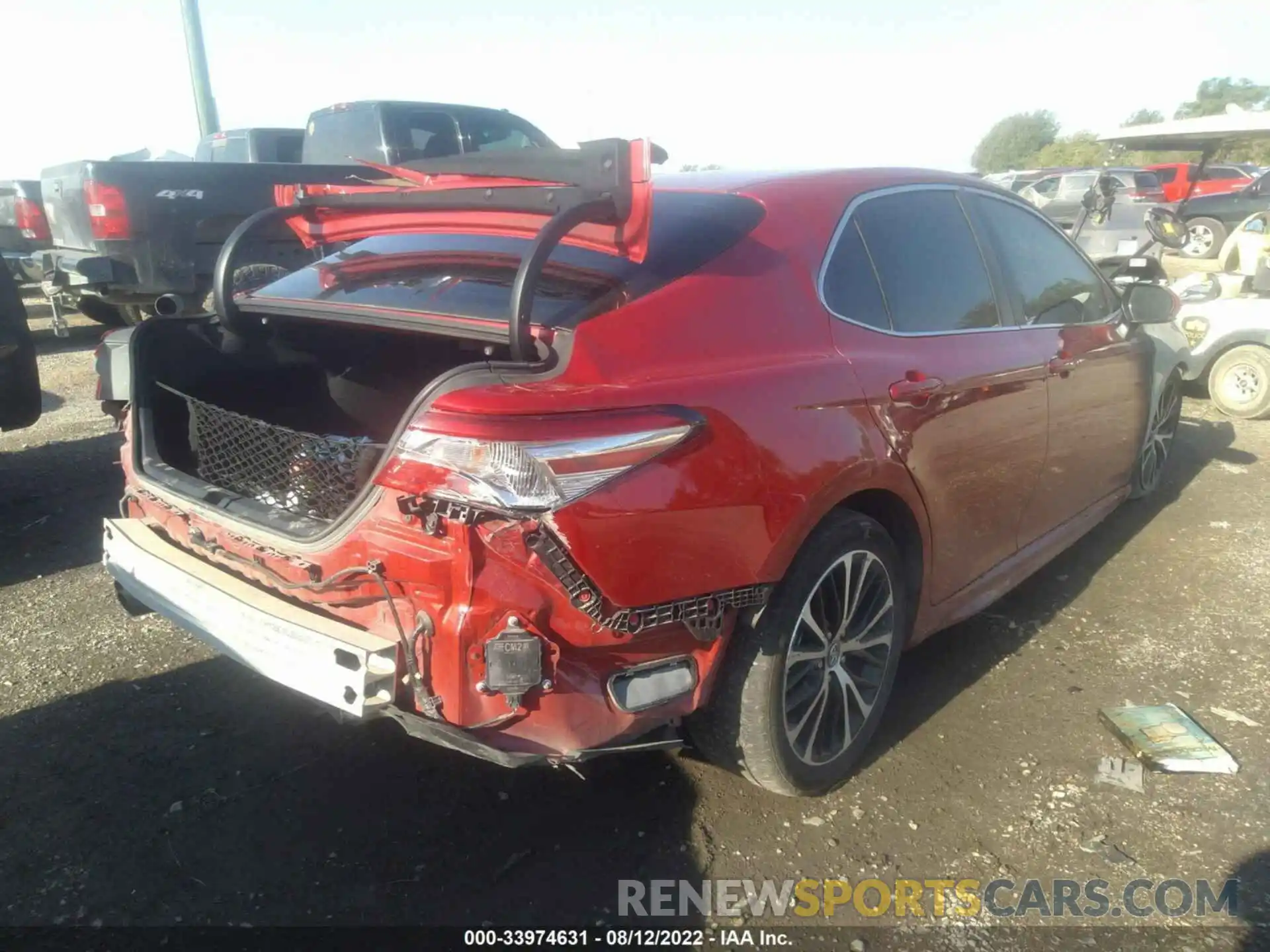 4 Photograph of a damaged car 4T1J31AK4LU009892 TOYOTA CAMRY 2020