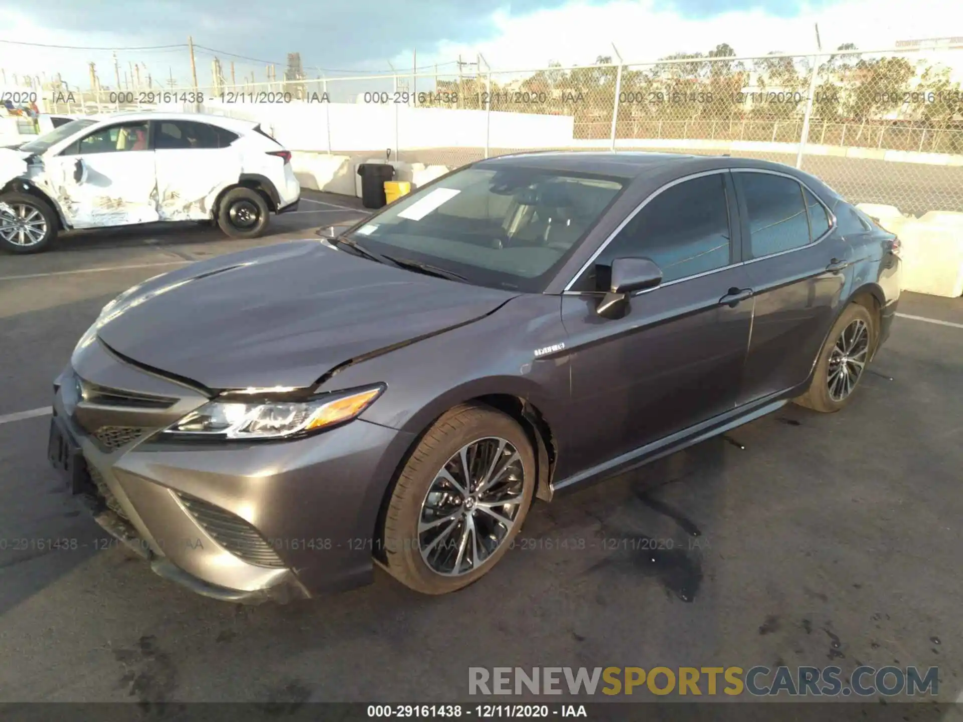 2 Photograph of a damaged car 4T1J31AK4LU518123 TOYOTA CAMRY 2020