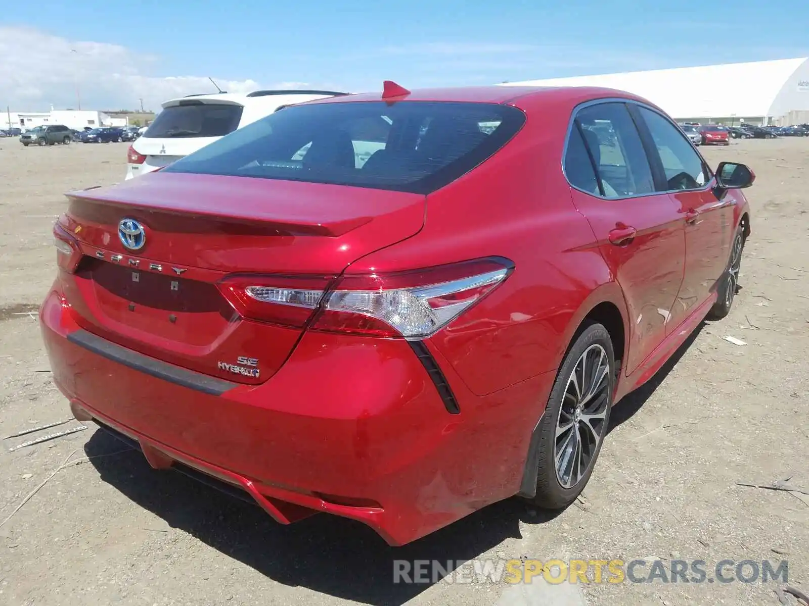 4 Photograph of a damaged car 4T1J31AK5LU009352 TOYOTA CAMRY 2020