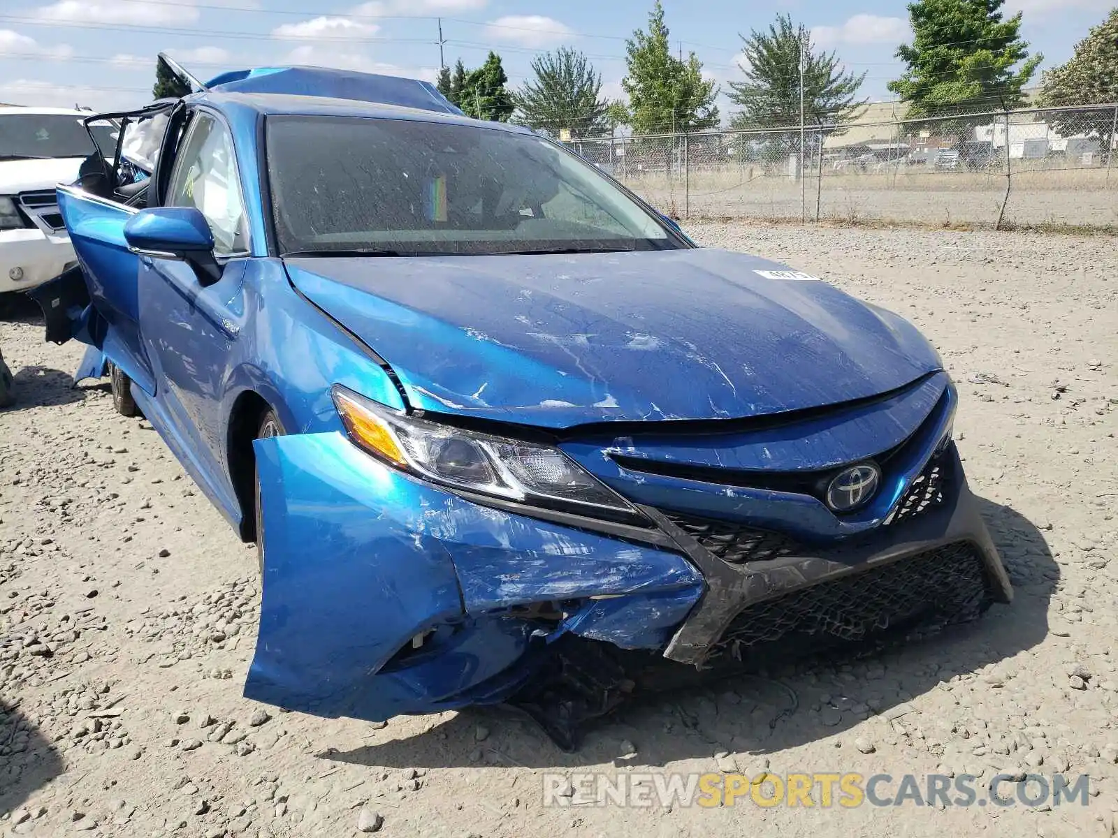 1 Photograph of a damaged car 4T1J31AK5LU012476 TOYOTA CAMRY 2020