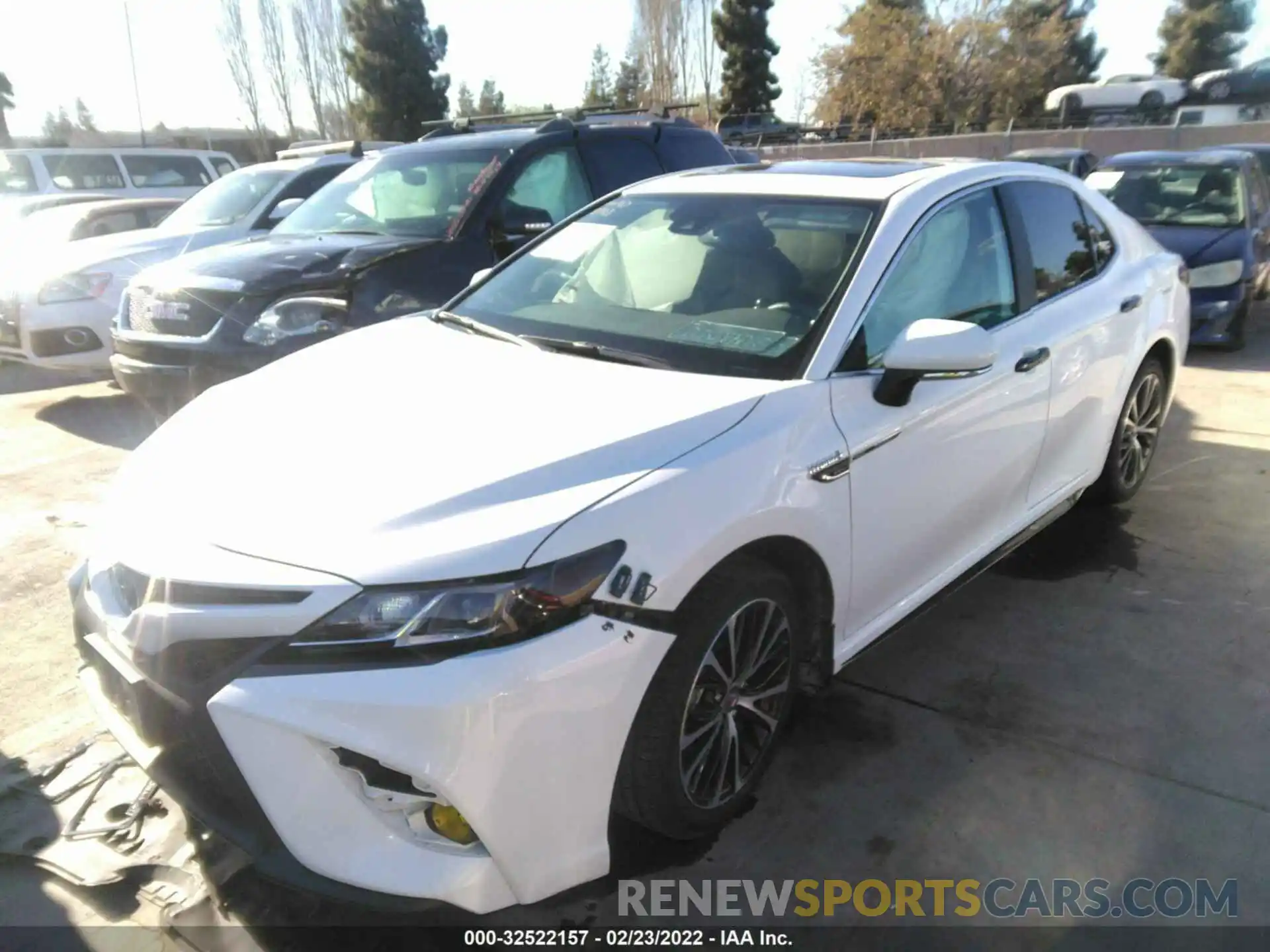 2 Photograph of a damaged car 4T1J31AK5LU019654 TOYOTA CAMRY 2020