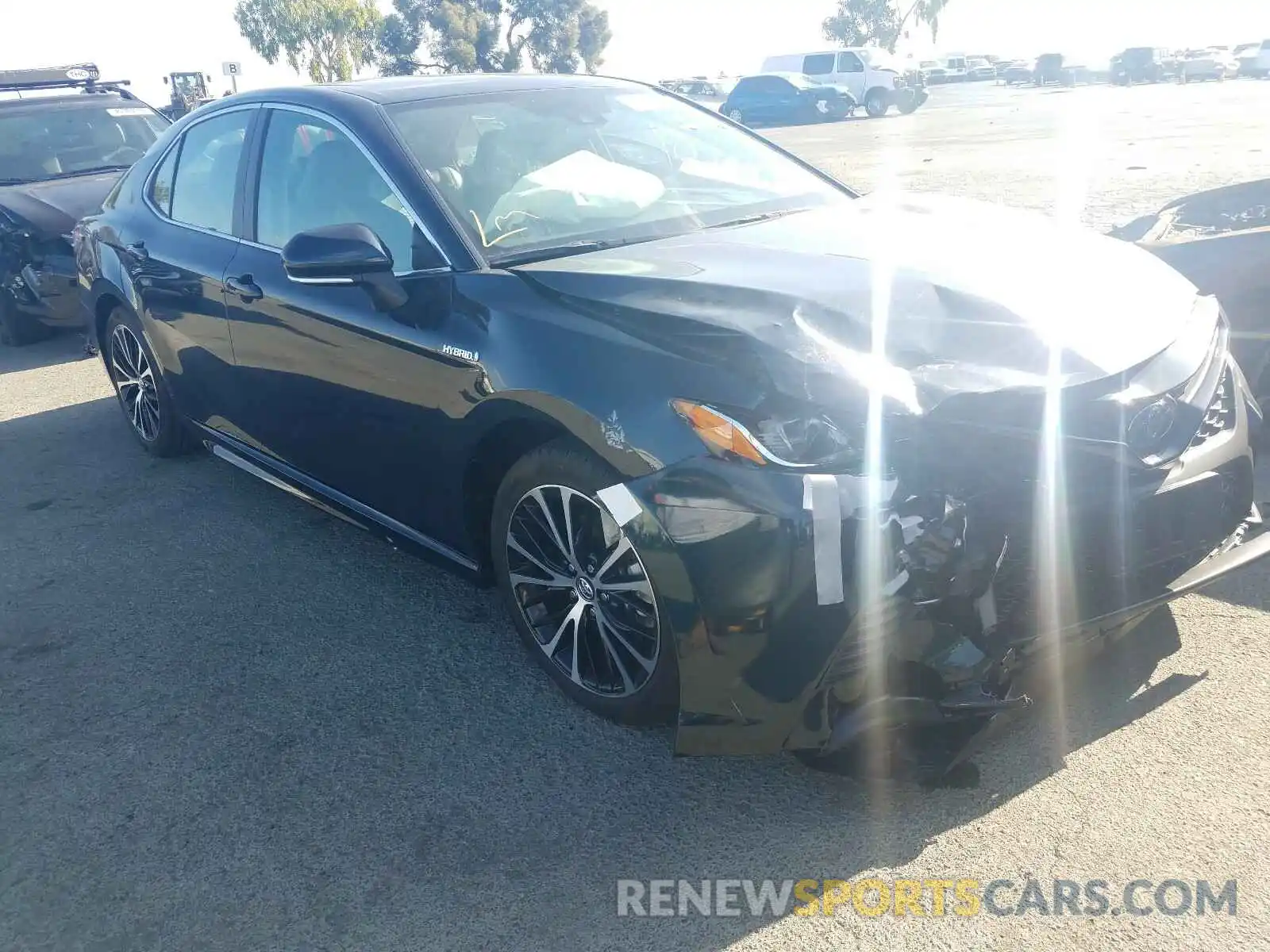 1 Photograph of a damaged car 4T1J31AK5LU520074 TOYOTA CAMRY 2020