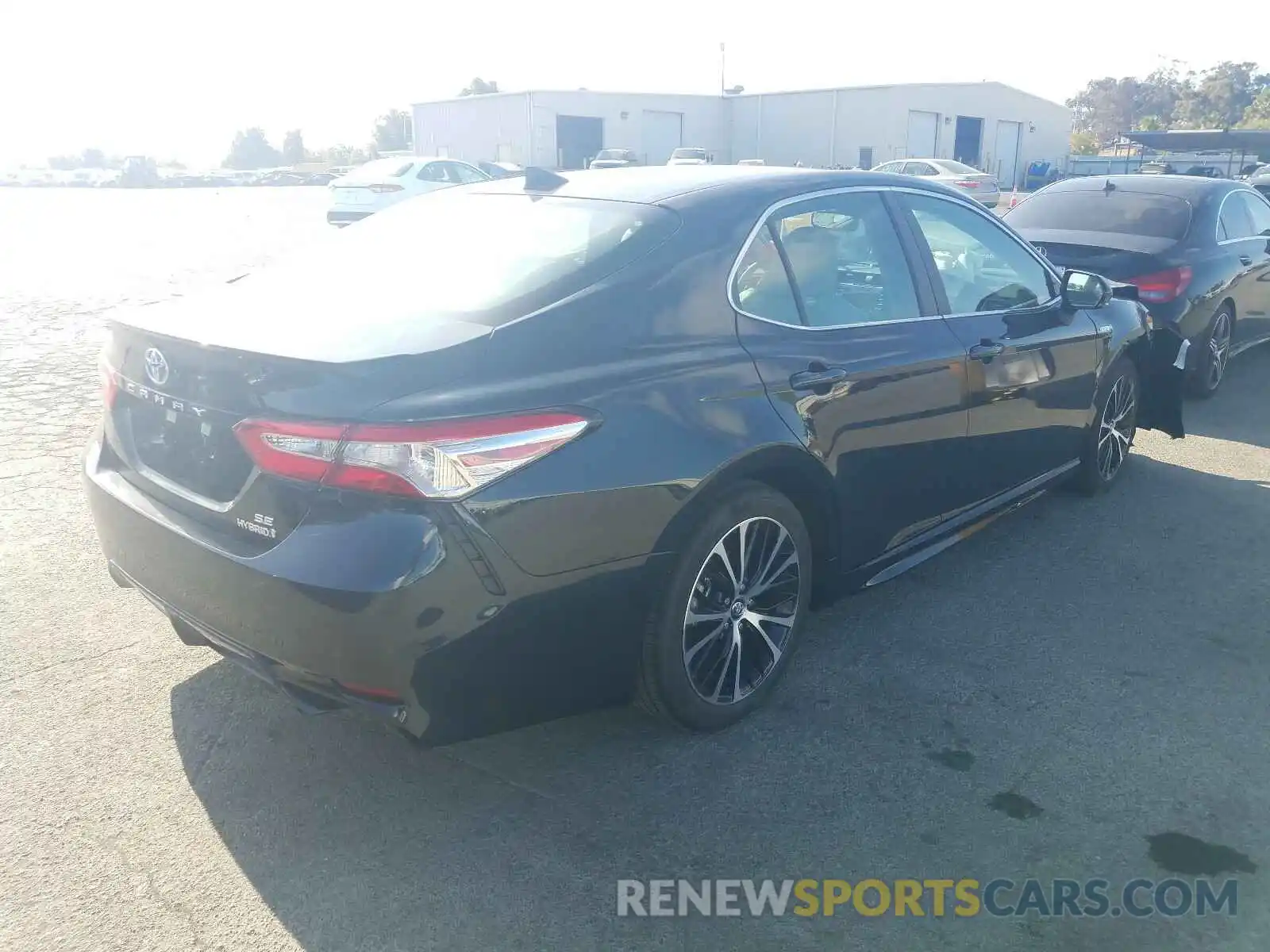 4 Photograph of a damaged car 4T1J31AK5LU520074 TOYOTA CAMRY 2020