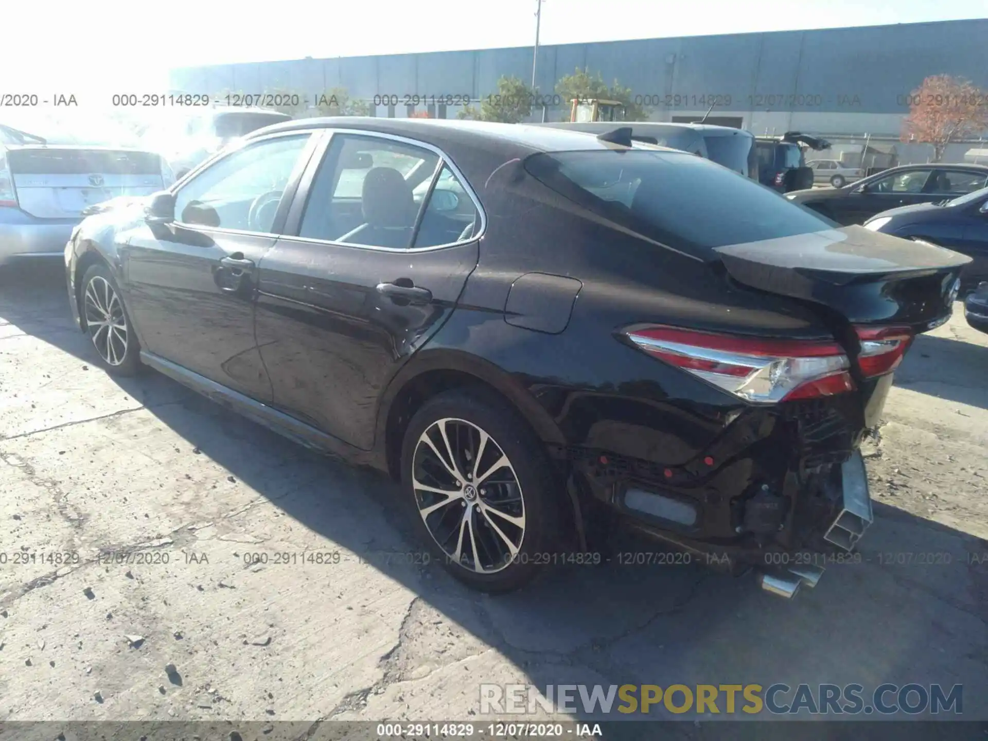 3 Photograph of a damaged car 4T1J31AK5LU521533 TOYOTA CAMRY 2020