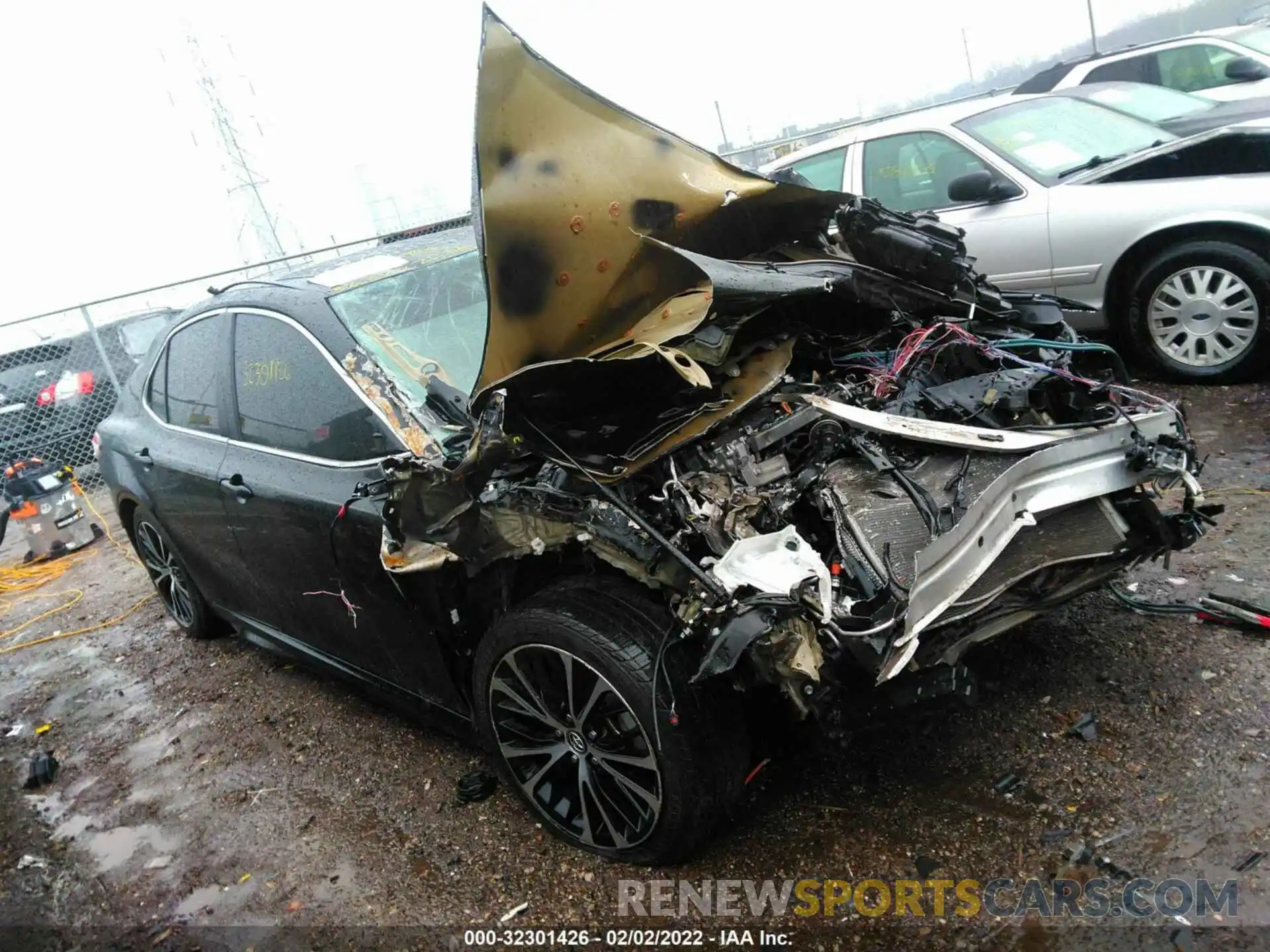 1 Photograph of a damaged car 4T1J31AK5LU523024 TOYOTA CAMRY 2020