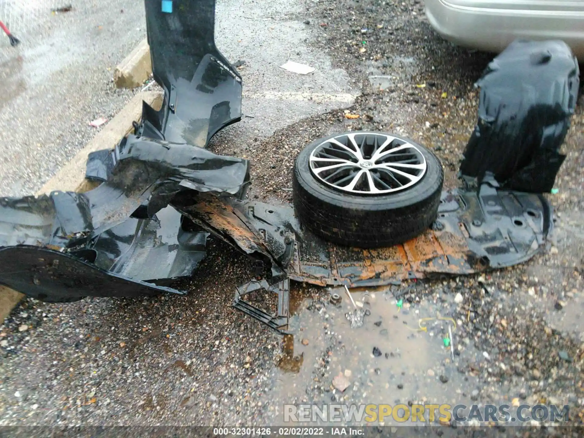 12 Photograph of a damaged car 4T1J31AK5LU523024 TOYOTA CAMRY 2020