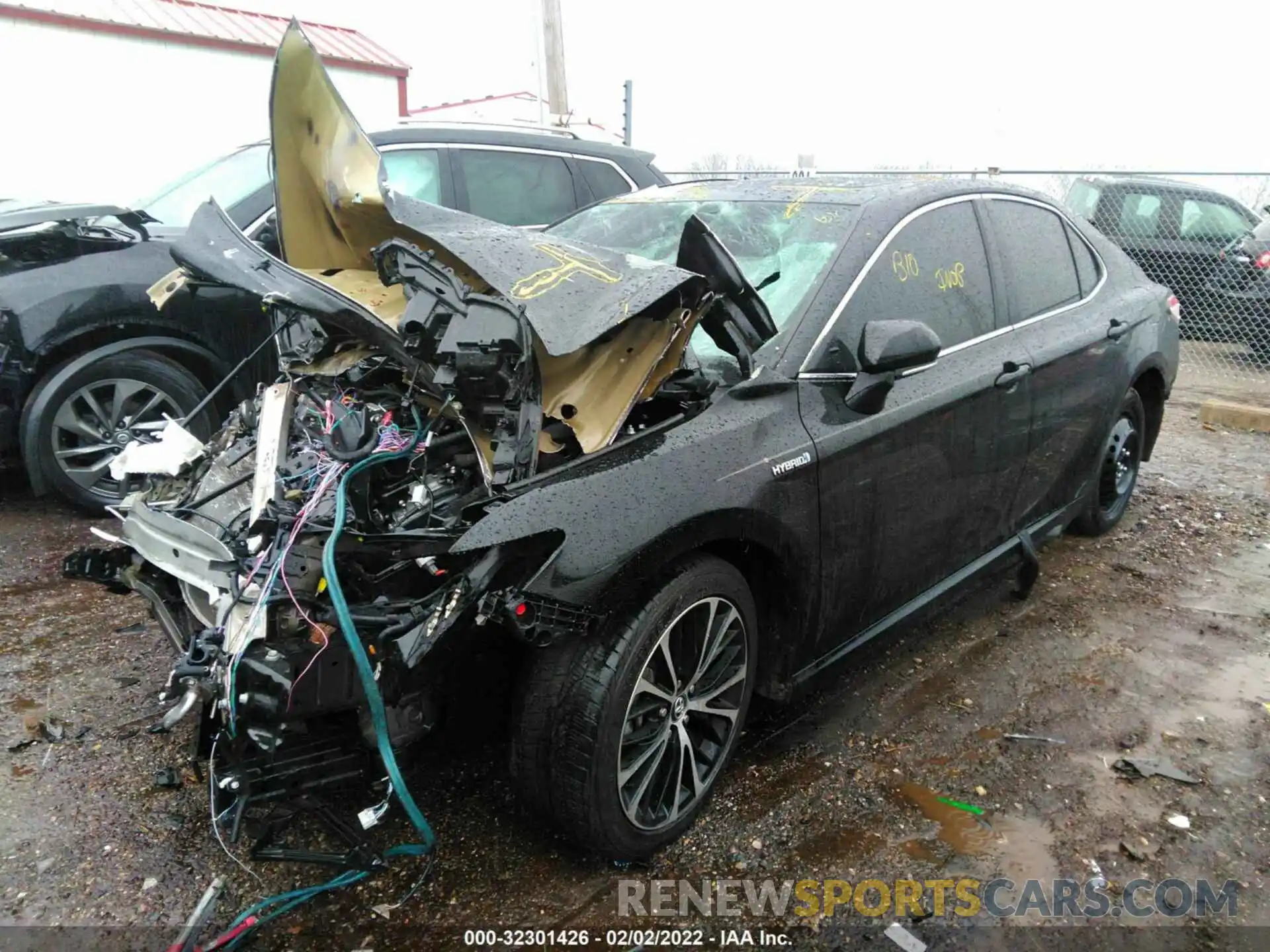 2 Photograph of a damaged car 4T1J31AK5LU523024 TOYOTA CAMRY 2020