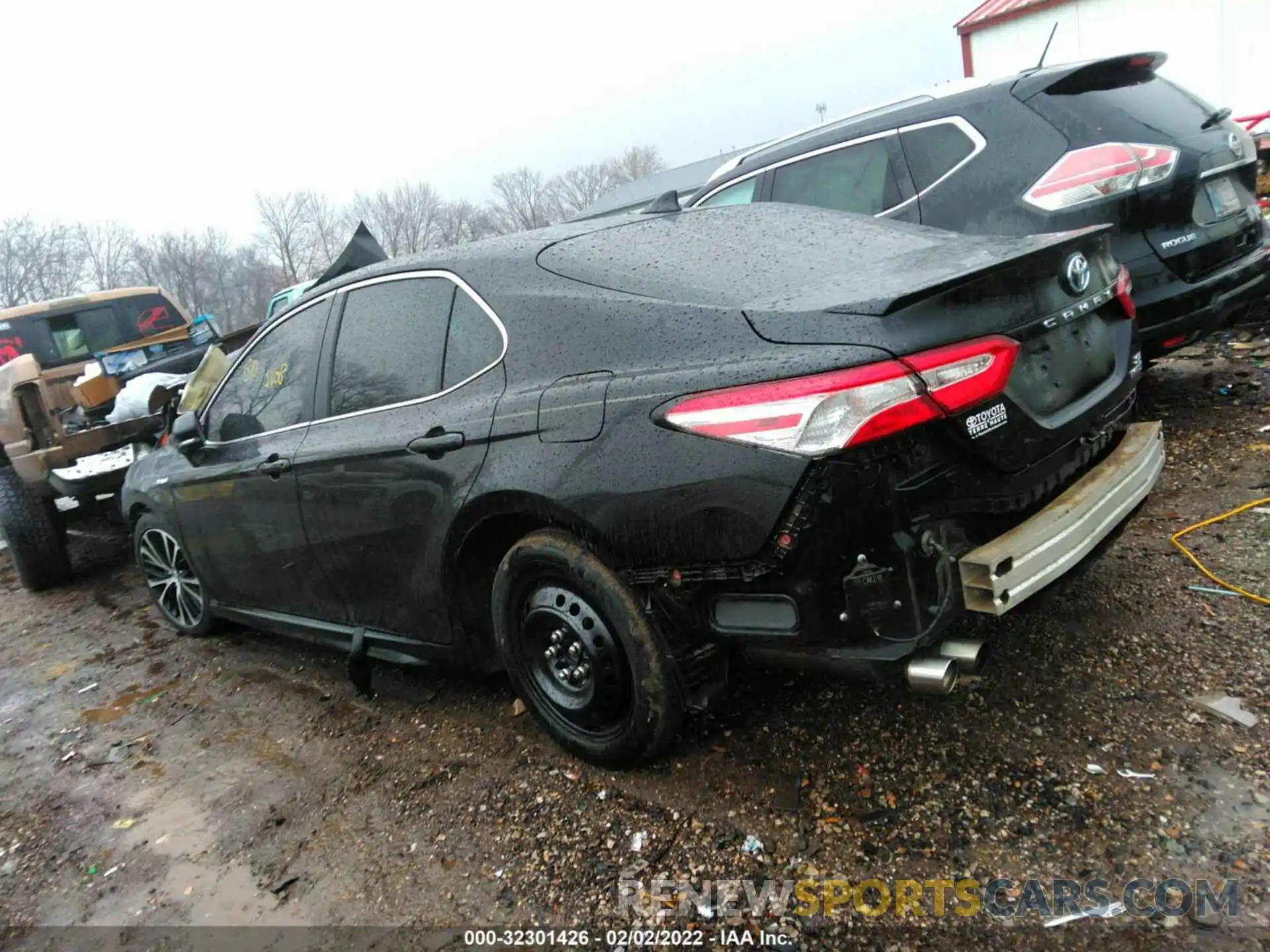 3 Photograph of a damaged car 4T1J31AK5LU523024 TOYOTA CAMRY 2020