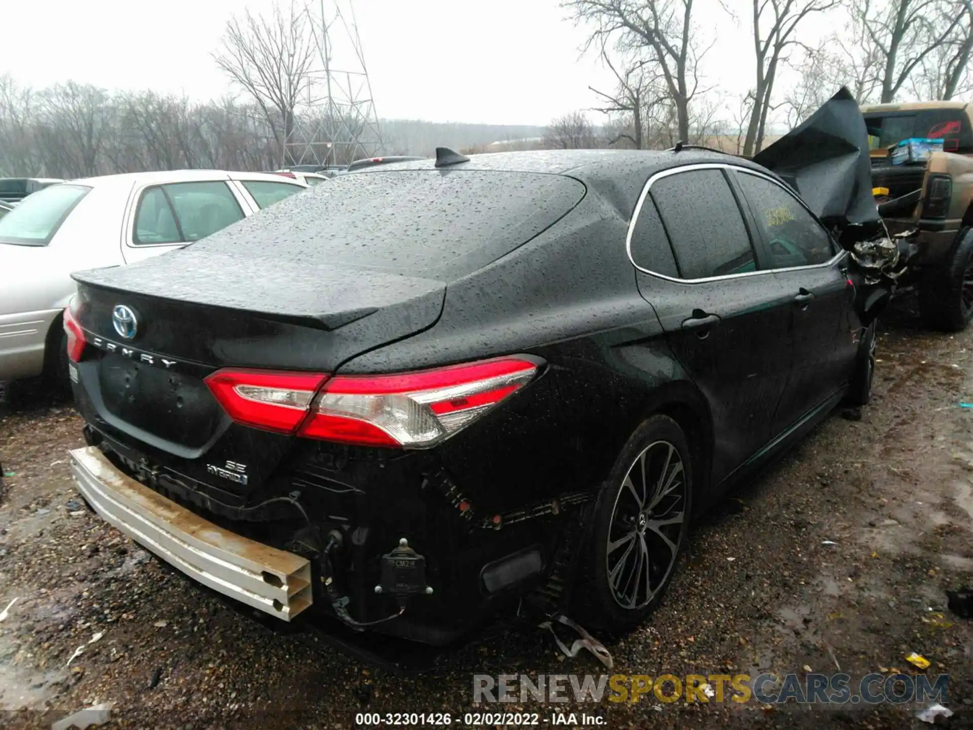 4 Photograph of a damaged car 4T1J31AK5LU523024 TOYOTA CAMRY 2020