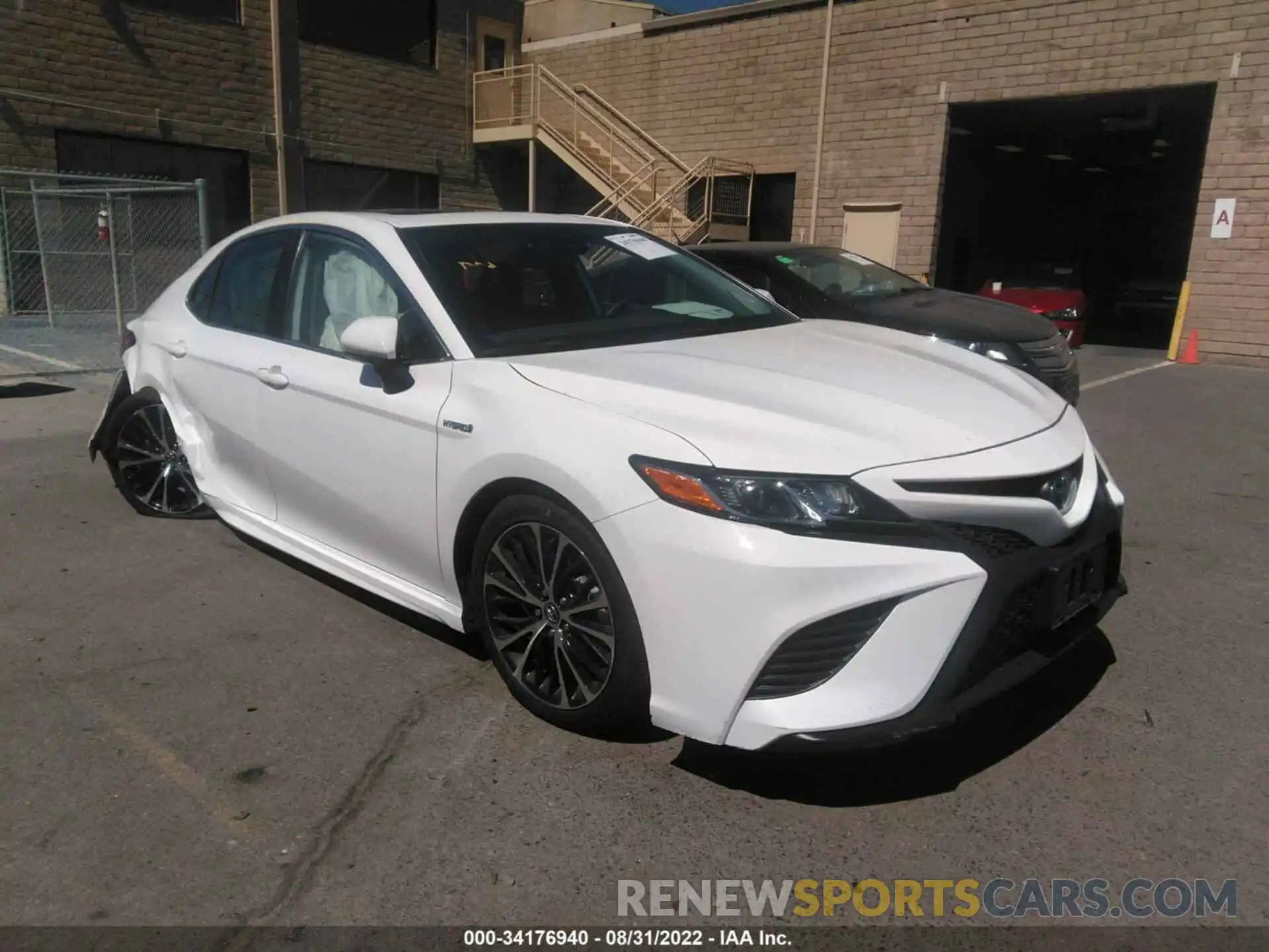 1 Photograph of a damaged car 4T1J31AK5LU525565 TOYOTA CAMRY 2020