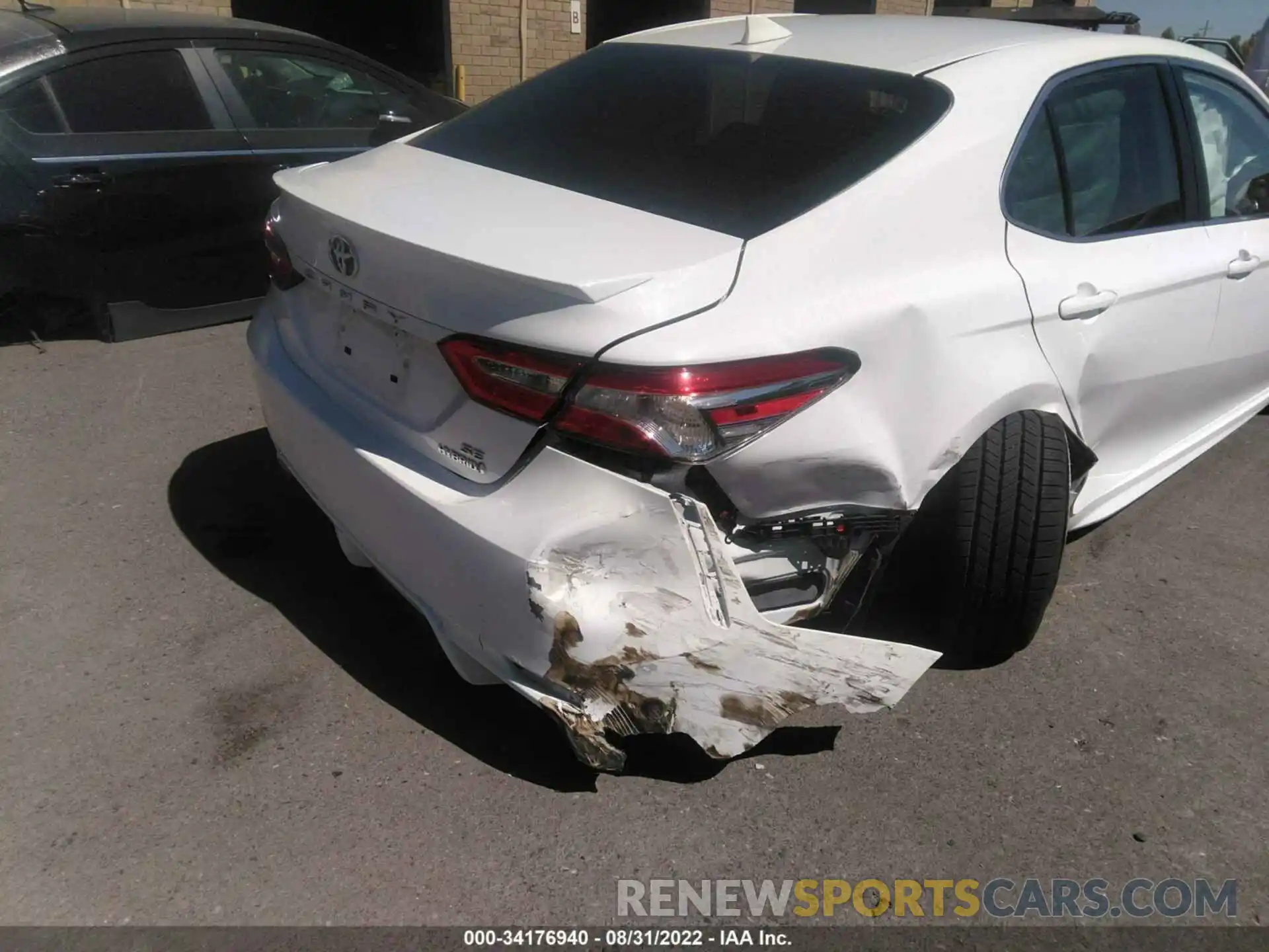 6 Photograph of a damaged car 4T1J31AK5LU525565 TOYOTA CAMRY 2020