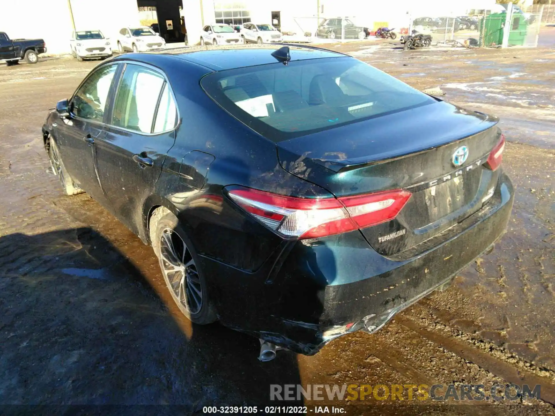 3 Photograph of a damaged car 4T1J31AK5LU531480 TOYOTA CAMRY 2020