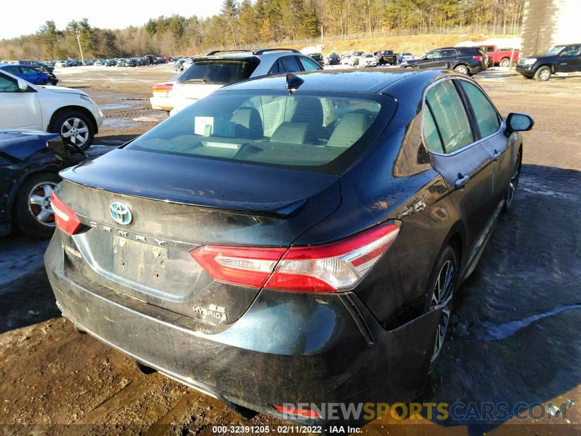 4 Photograph of a damaged car 4T1J31AK5LU531480 TOYOTA CAMRY 2020