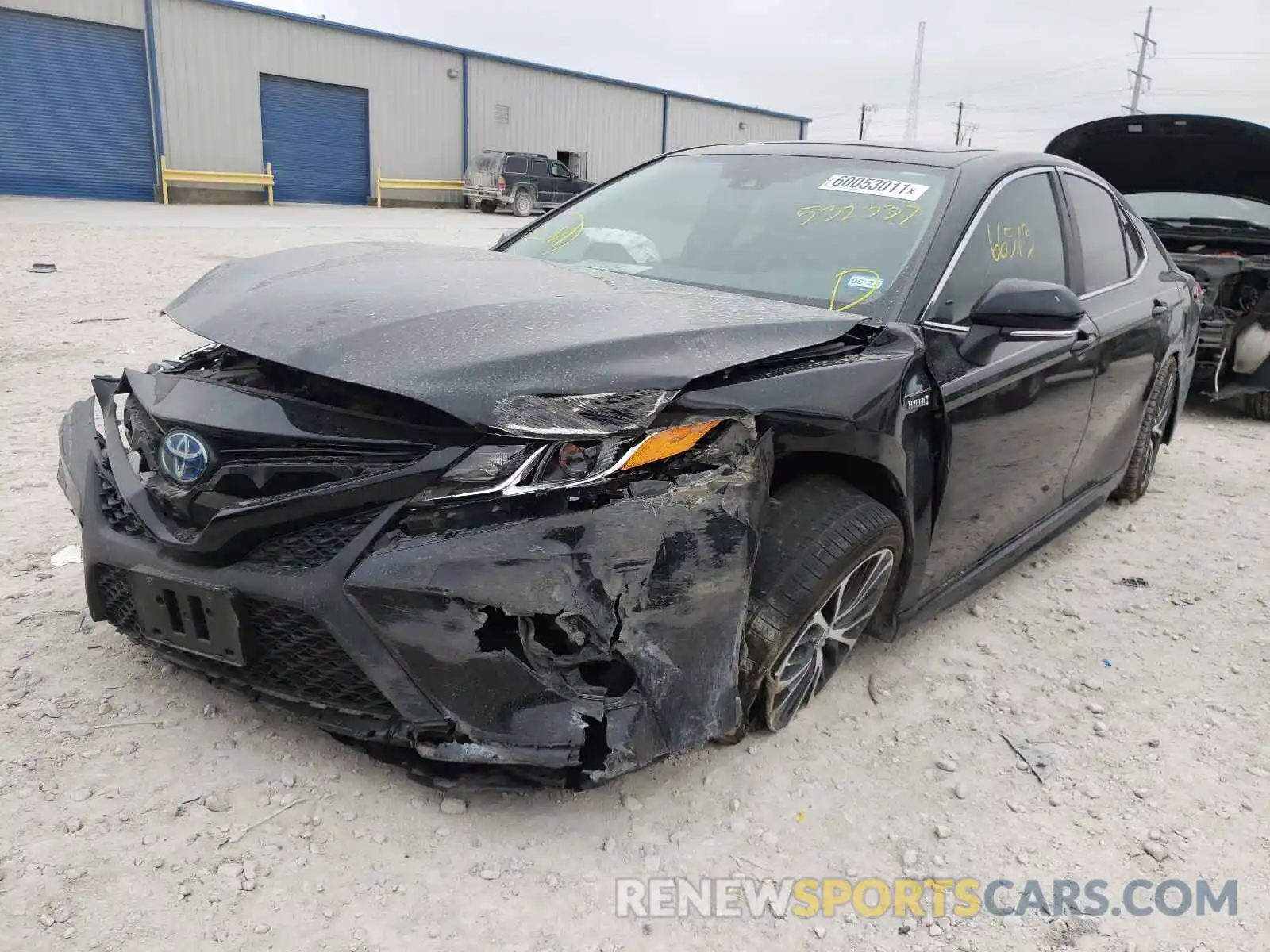 2 Photograph of a damaged car 4T1J31AK5LU532337 TOYOTA CAMRY 2020