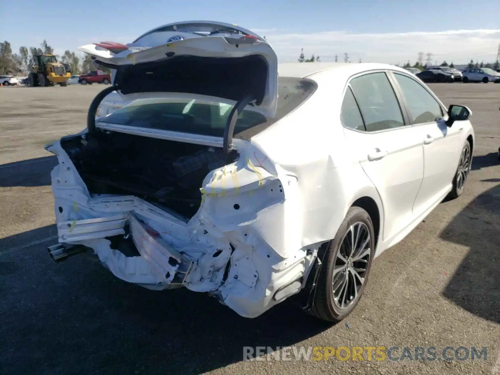 4 Photograph of a damaged car 4T1J31AK5LU534265 TOYOTA CAMRY 2020