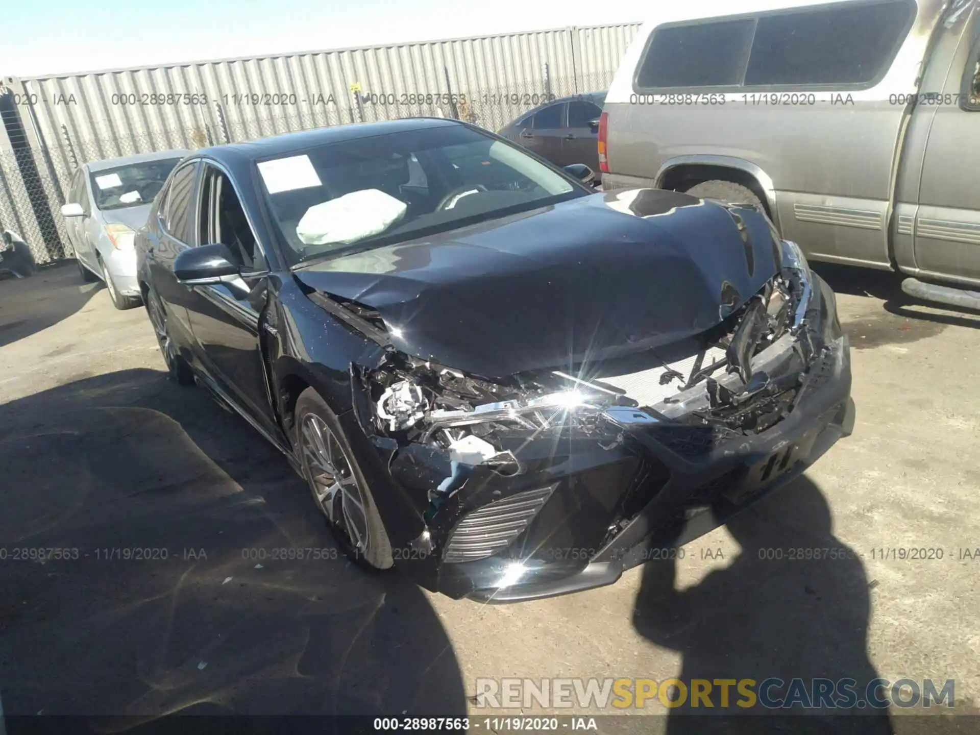 1 Photograph of a damaged car 4T1J31AK5LU541331 TOYOTA CAMRY 2020