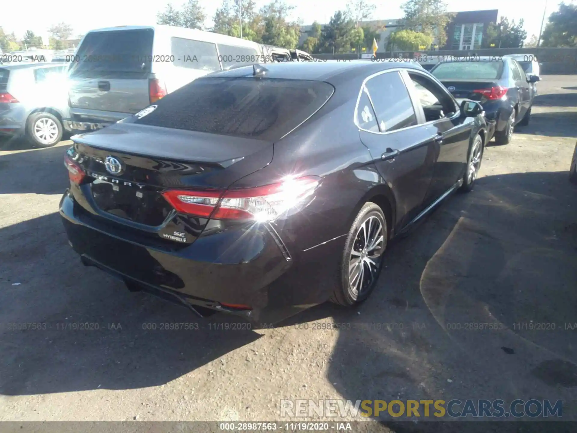 4 Photograph of a damaged car 4T1J31AK5LU541331 TOYOTA CAMRY 2020