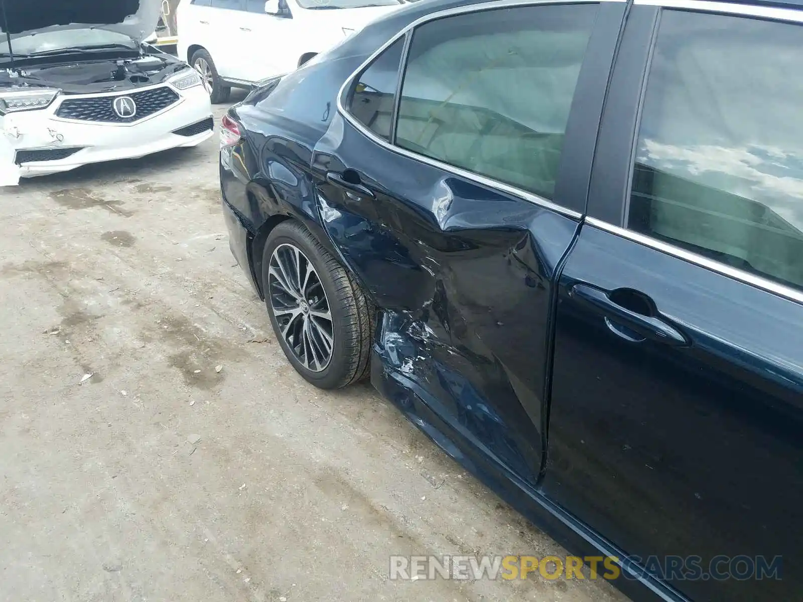 9 Photograph of a damaged car 4T1J31AK6LU521766 TOYOTA CAMRY 2020