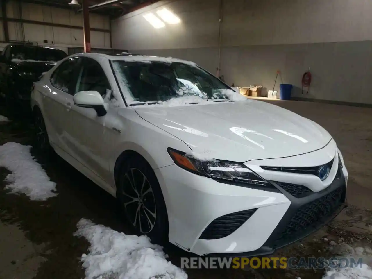 1 Photograph of a damaged car 4T1J31AK6LU529818 TOYOTA CAMRY 2020