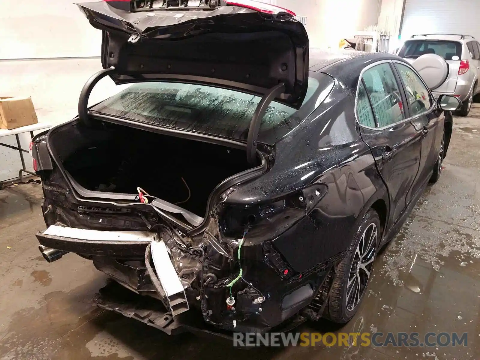 4 Photograph of a damaged car 4T1J31AK6LU530659 TOYOTA CAMRY 2020