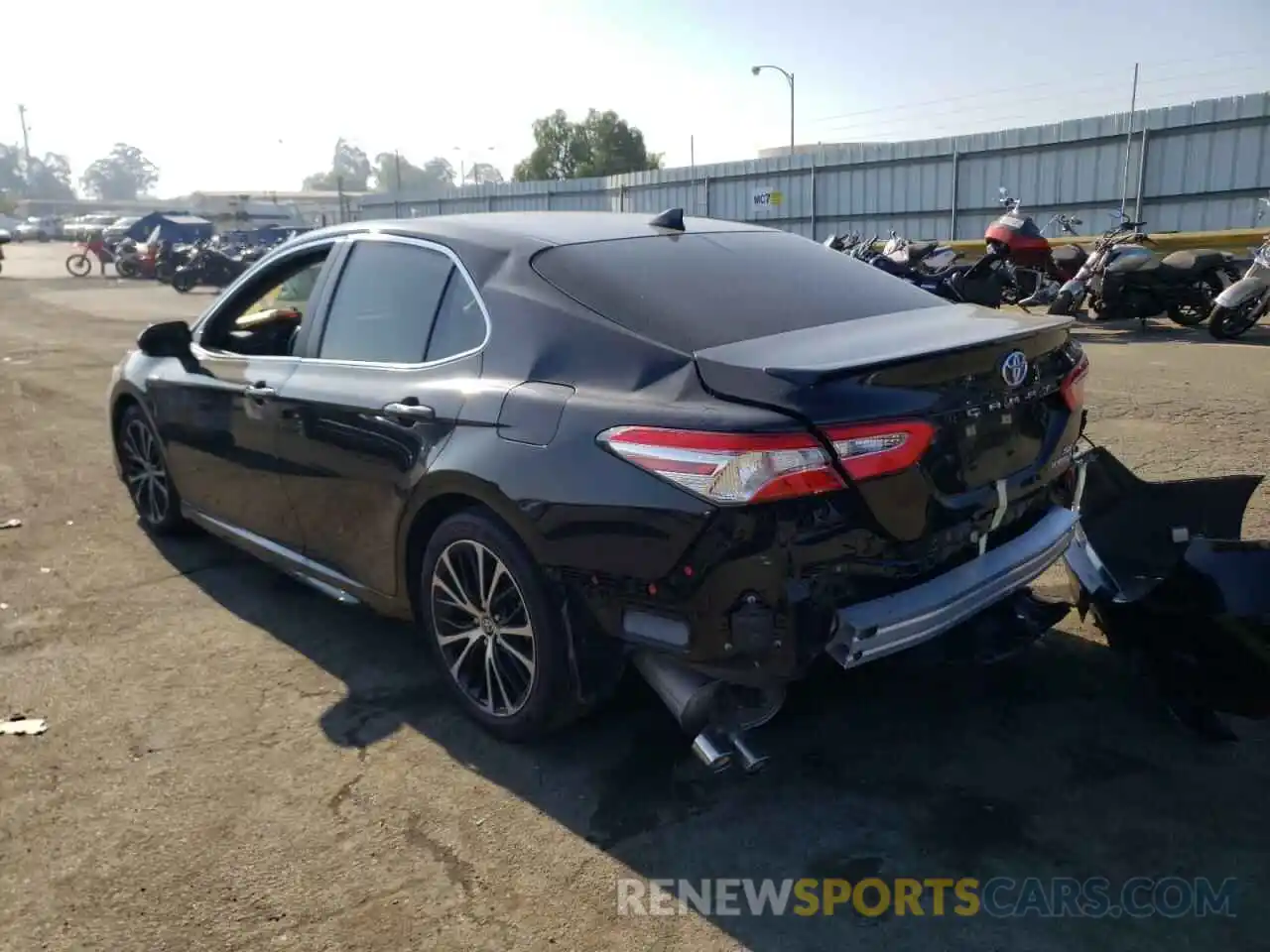 3 Photograph of a damaged car 4T1J31AK6LU534274 TOYOTA CAMRY 2020