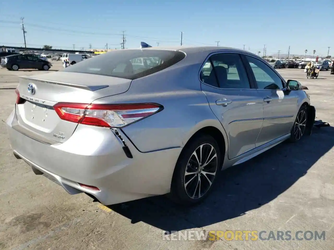 4 Photograph of a damaged car 4T1J31AK6LU544075 TOYOTA CAMRY 2020