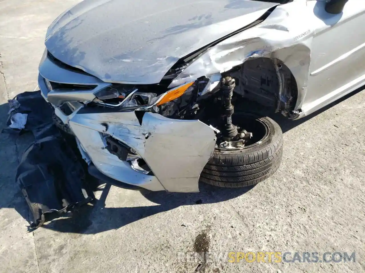 9 Photograph of a damaged car 4T1J31AK6LU544075 TOYOTA CAMRY 2020